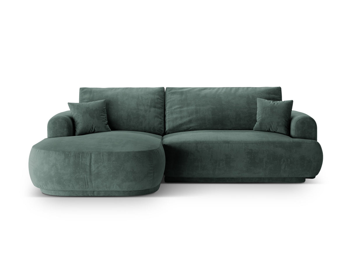 Ecksofa Ella von Micadoni in Leichtes Beige mit Veloursstoff-Bezug, schwarzen Kunststoffbeinen und ausklappbarer Liegefläche links, Retro-Form.