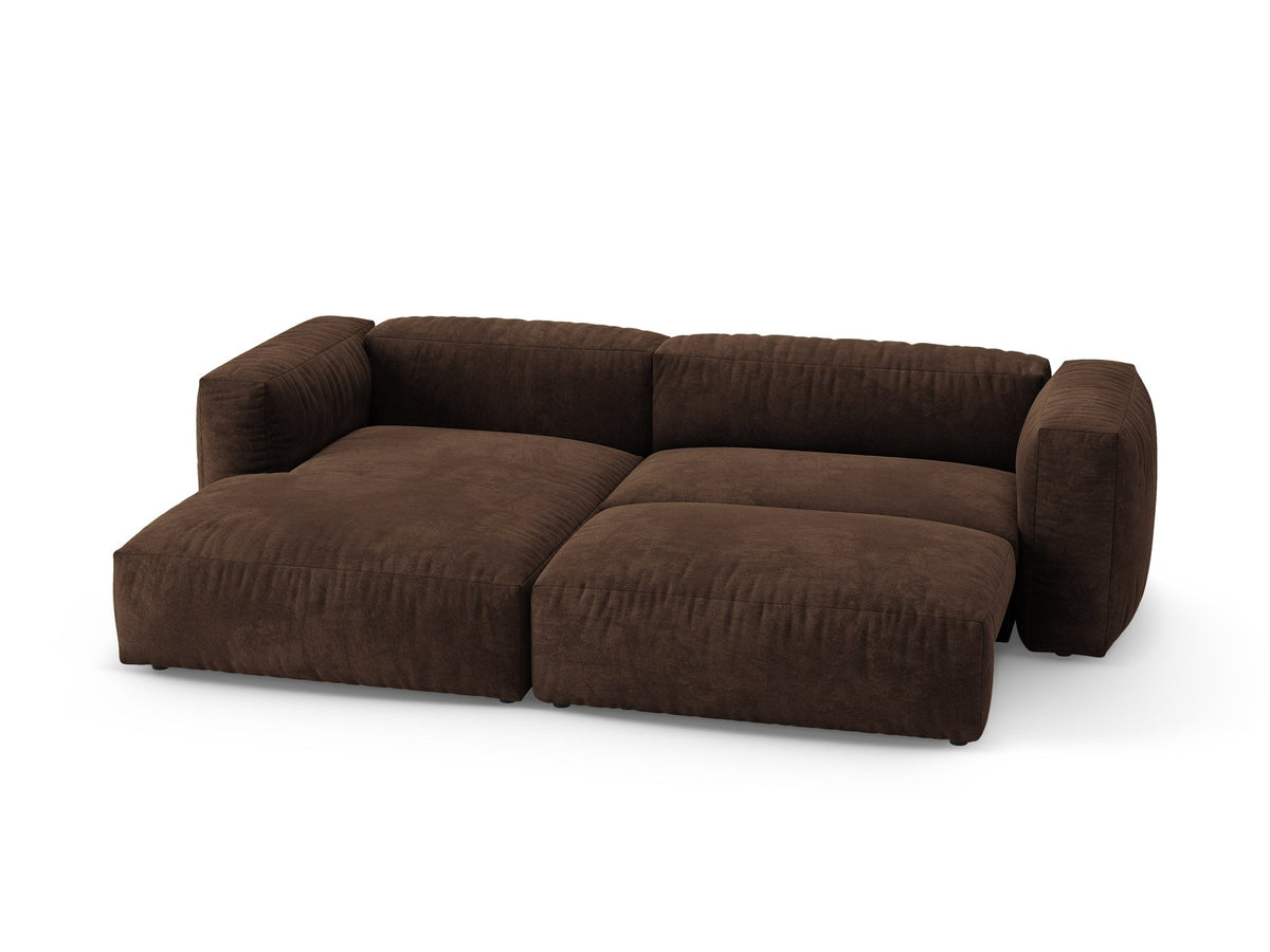Ecksofa Martina in Schokolade mit Veloursbezug Vogue, schwarzen Kunststoffbeinen und ausklappbarer Liegefläche, Ausrichtung links.