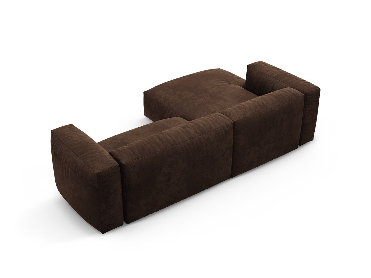 Ecksofa Martina in Schokolade mit Veloursbezug Vogue, schwarzen Kunststoffbeinen und ausklappbarer Liegefläche, Ausrichtung links.