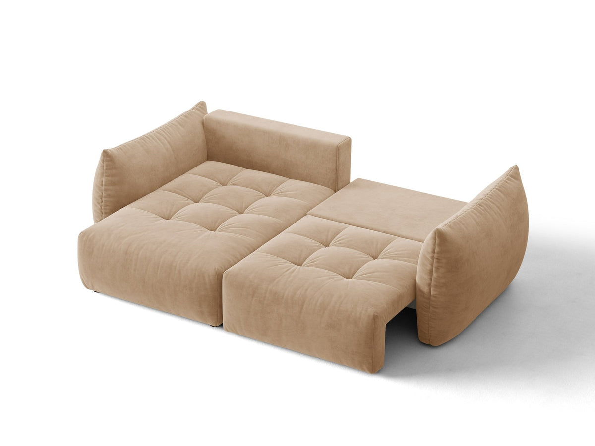 Ecksofa Bloom in Sand mit Velours-Bezug, schwarzen Kunststoffbeinen und ausklappbarer Schlaffunktion samt Bettkasten unter der Sitzfläche.