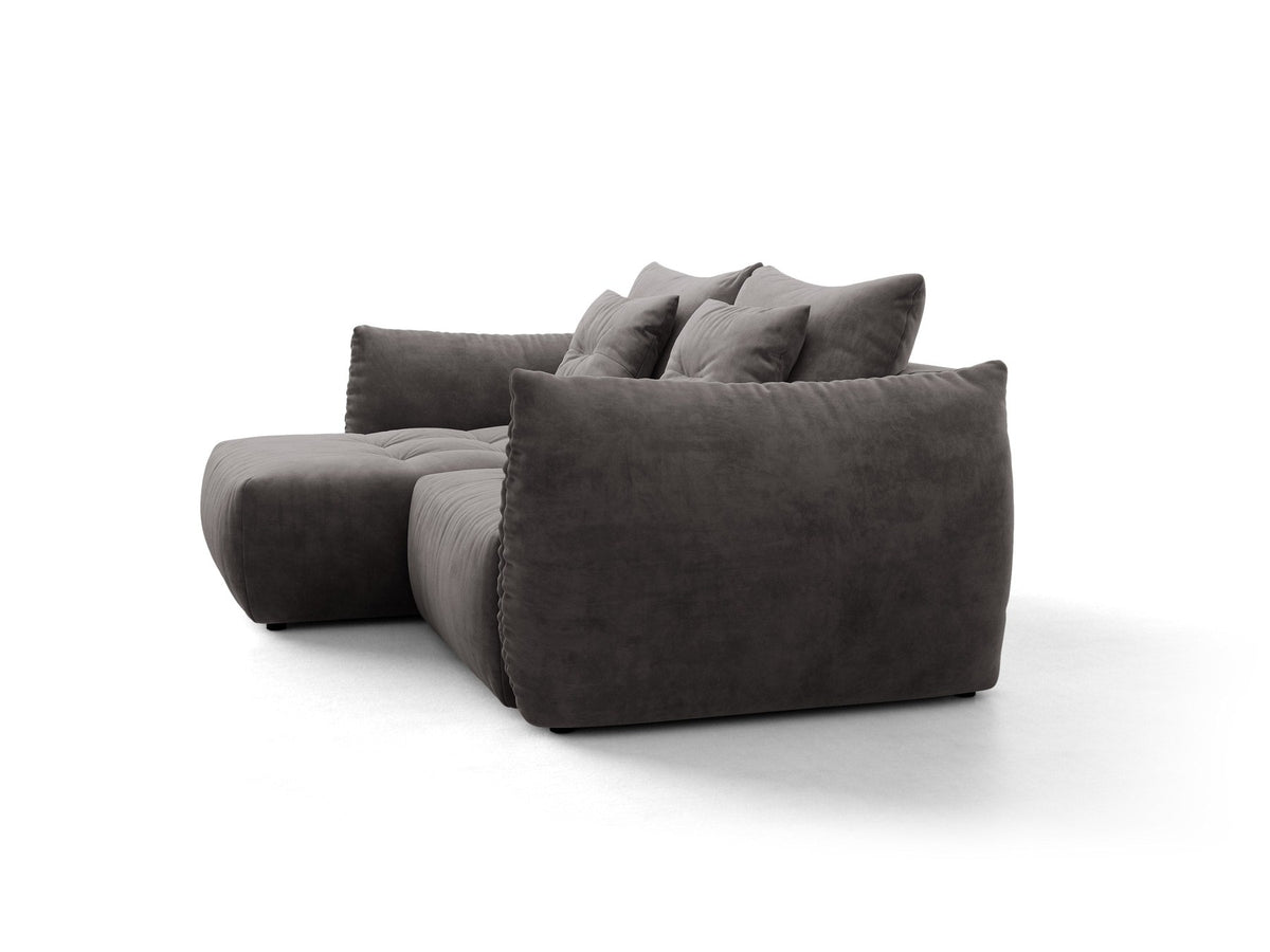 Ecksofa Bloom in Sand mit Velours-Bezug, schwarzen Kunststoffbeinen und ausklappbarer Schlaffunktion samt Bettkasten unter der Sitzfläche.