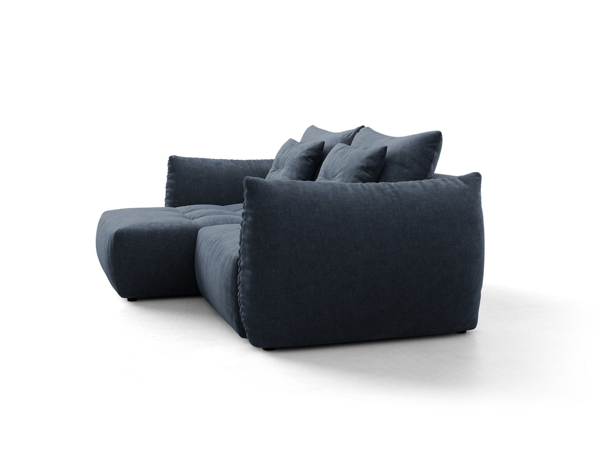 Ecksofa Bloom in Sand mit Velours-Bezug, schwarzen Kunststoffbeinen und ausklappbarer Schlaffunktion samt Bettkasten unter der Sitzfläche.
