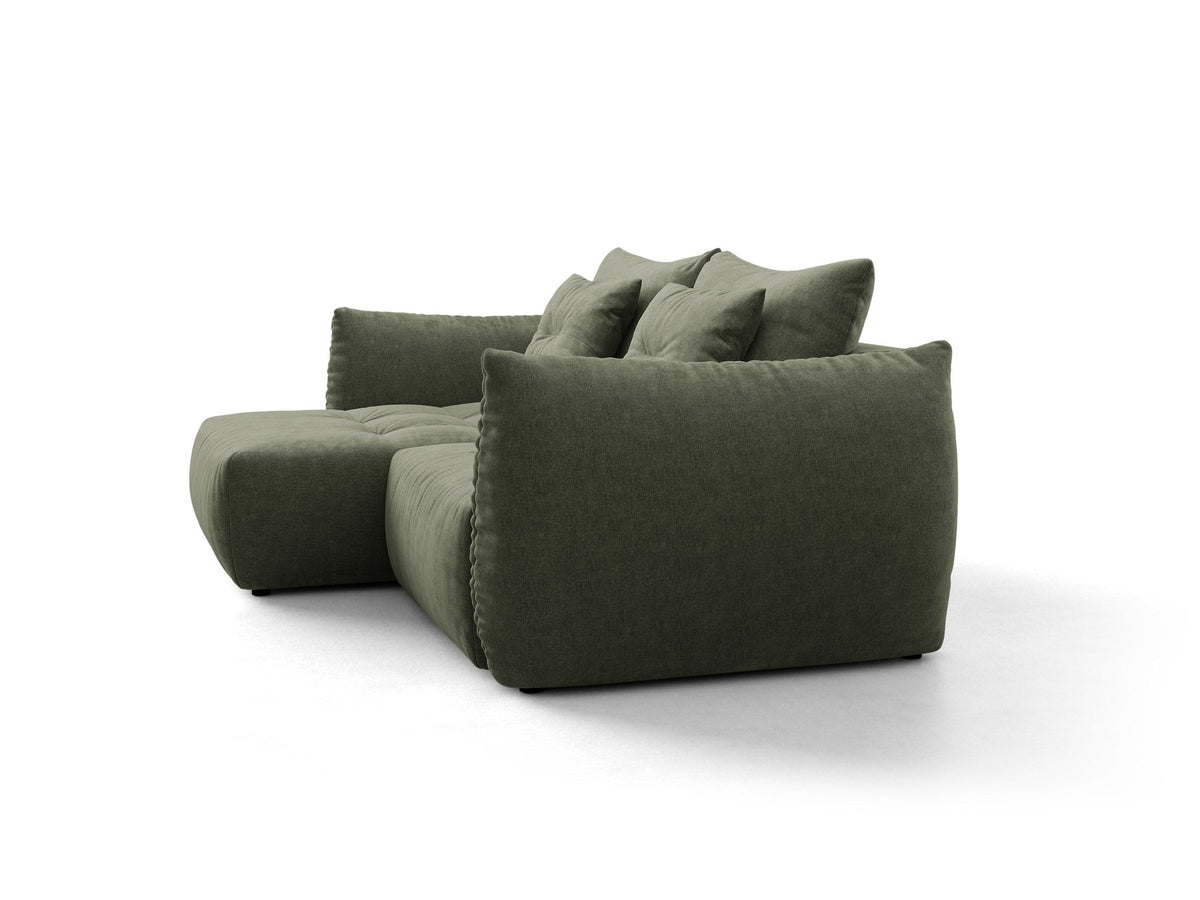 Ecksofa Bloom in Sand mit Velours-Bezug, schwarzen Kunststoffbeinen und ausklappbarer Schlaffunktion samt Bettkasten unter der Sitzfläche.