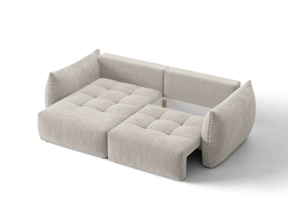 Ecksofa Bloom in Sand mit Velours-Bezug, schwarzen Kunststoffbeinen und ausklappbarer Schlaffunktion samt Bettkasten unter der Sitzfläche.