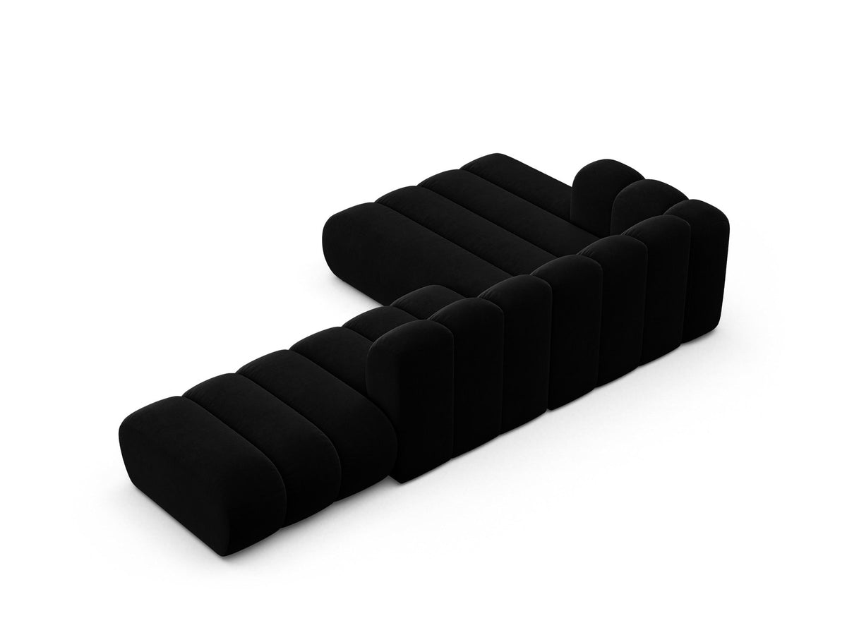 Lupine Linkes Ecksofa von Micadoni in Leichtes Beige, L-Form mit Venus Samtstoff-Bezug und schwarzen Kunststoffbeinen, Frontansicht.