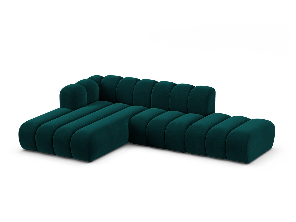 Lupine Linkes Ecksofa von Micadoni in Leichtes Beige, L-Form mit Venus Samtstoff-Bezug und schwarzen Kunststoffbeinen, Frontansicht.