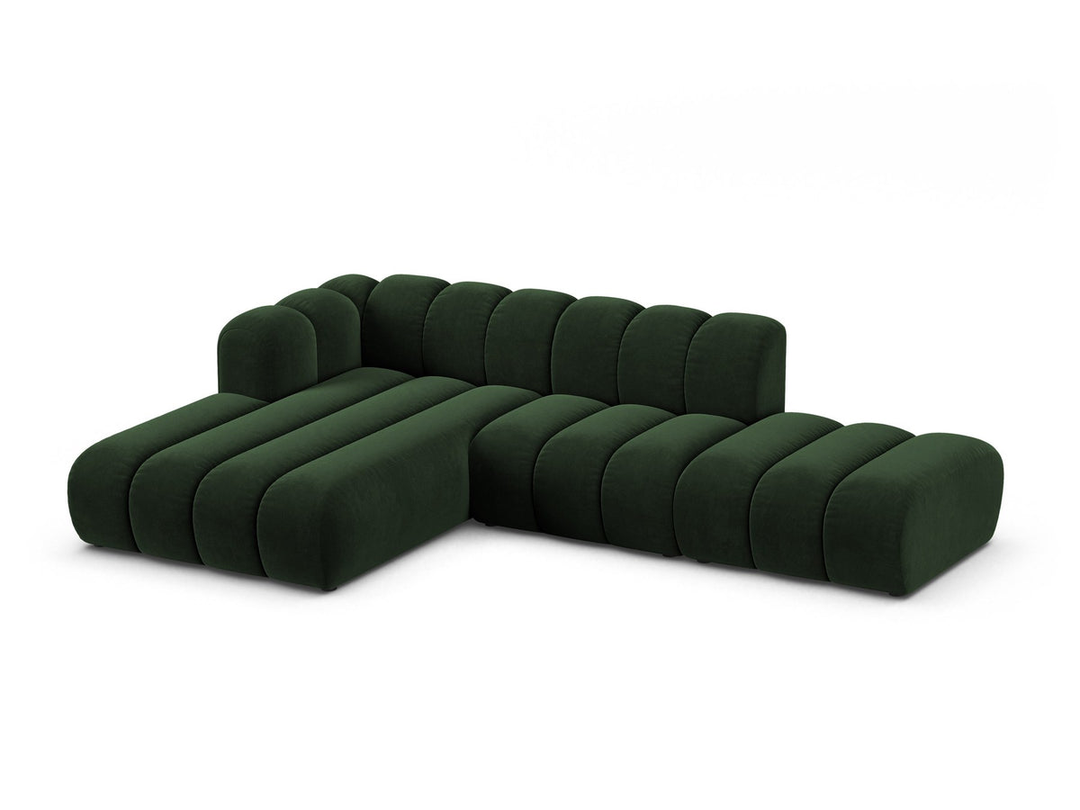 Lupine Linkes Ecksofa von Micadoni in Leichtes Beige, L-Form mit Venus Samtstoff-Bezug und schwarzen Kunststoffbeinen, Frontansicht.