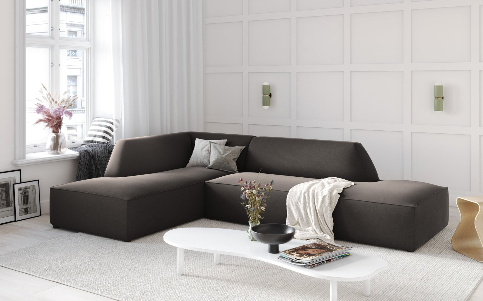 Stylisches, modulares Ecksofa in luxuriösem Ruby Velour, linksseitig, ideal für vier Personen und perfekt für zeitgemäße Wohnkonzepte.