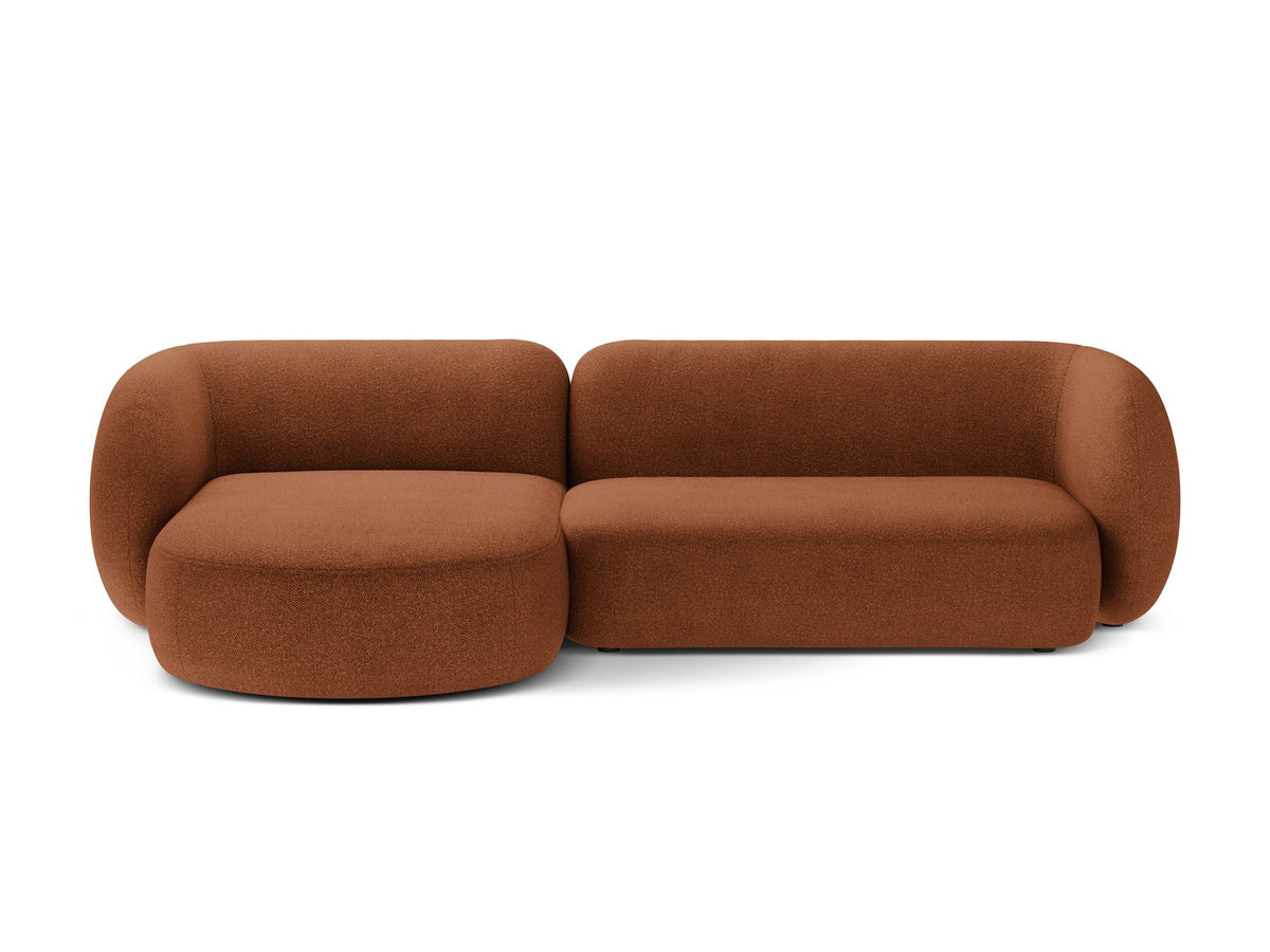 Produktfoto des weissen Kate Ecksofas links von Micadoni mit Bouclé-Stoffbezug, schwarzen Kunststoffbeinen und niedriger Rückenlehne.