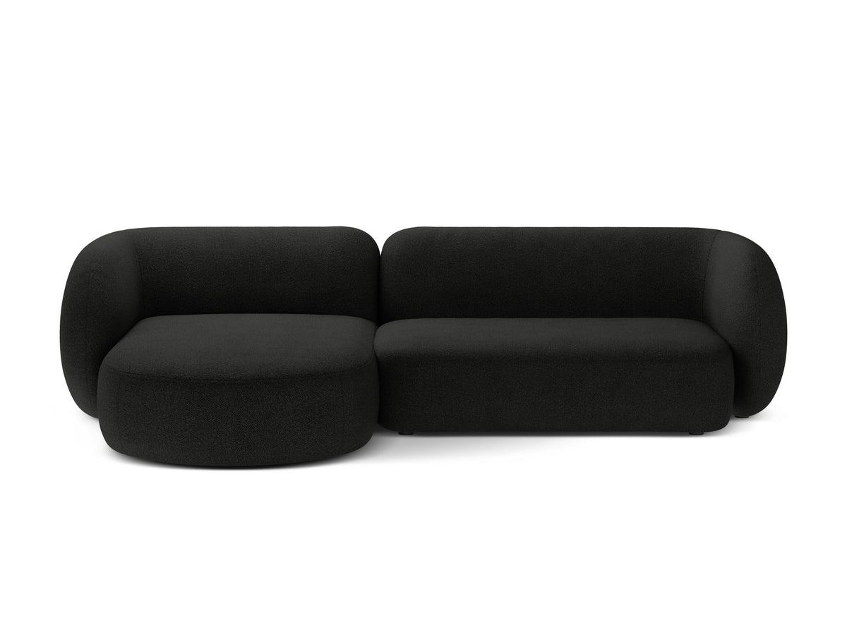 Produktfoto des weissen Kate Ecksofas links von Micadoni mit Bouclé-Stoffbezug, schwarzen Kunststoffbeinen und niedriger Rückenlehne.