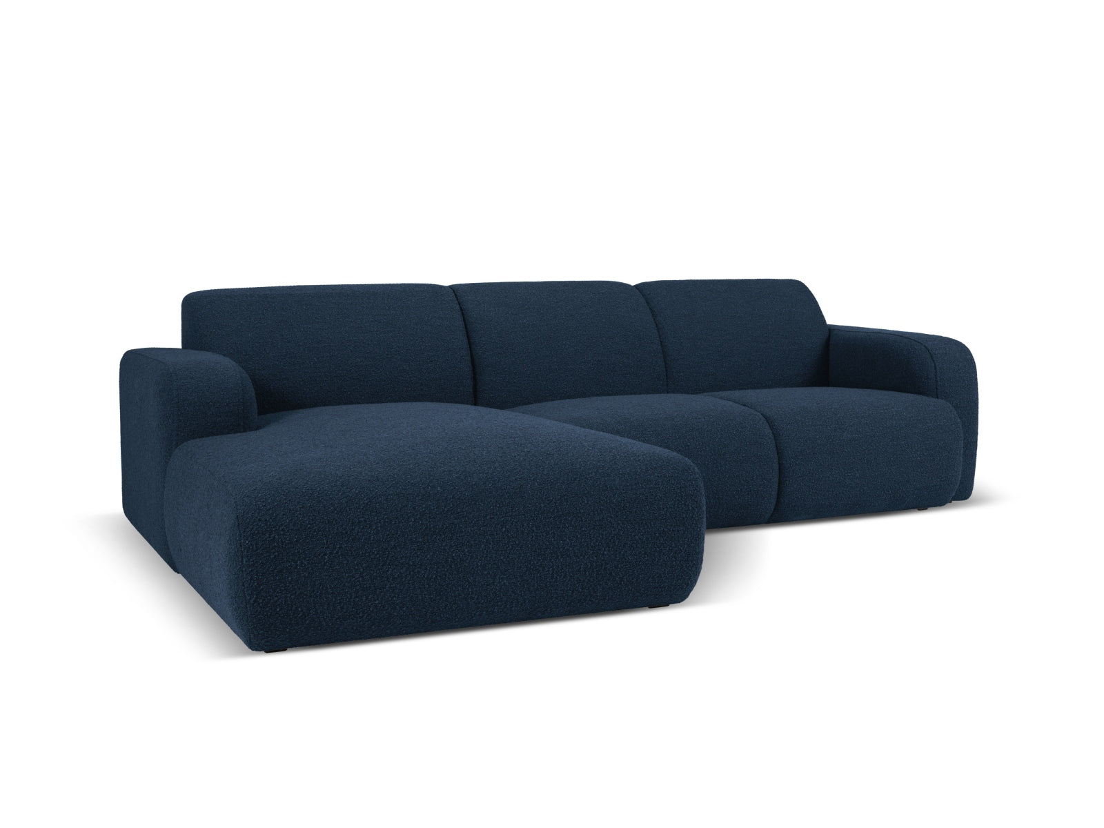 Elegantes Molino Boucle Ecksofa links, 4-Sitzer in stilvollem Dunkelblau, ideal für moderne Wohnräume, erhältlich bei KAQTU Design AG.