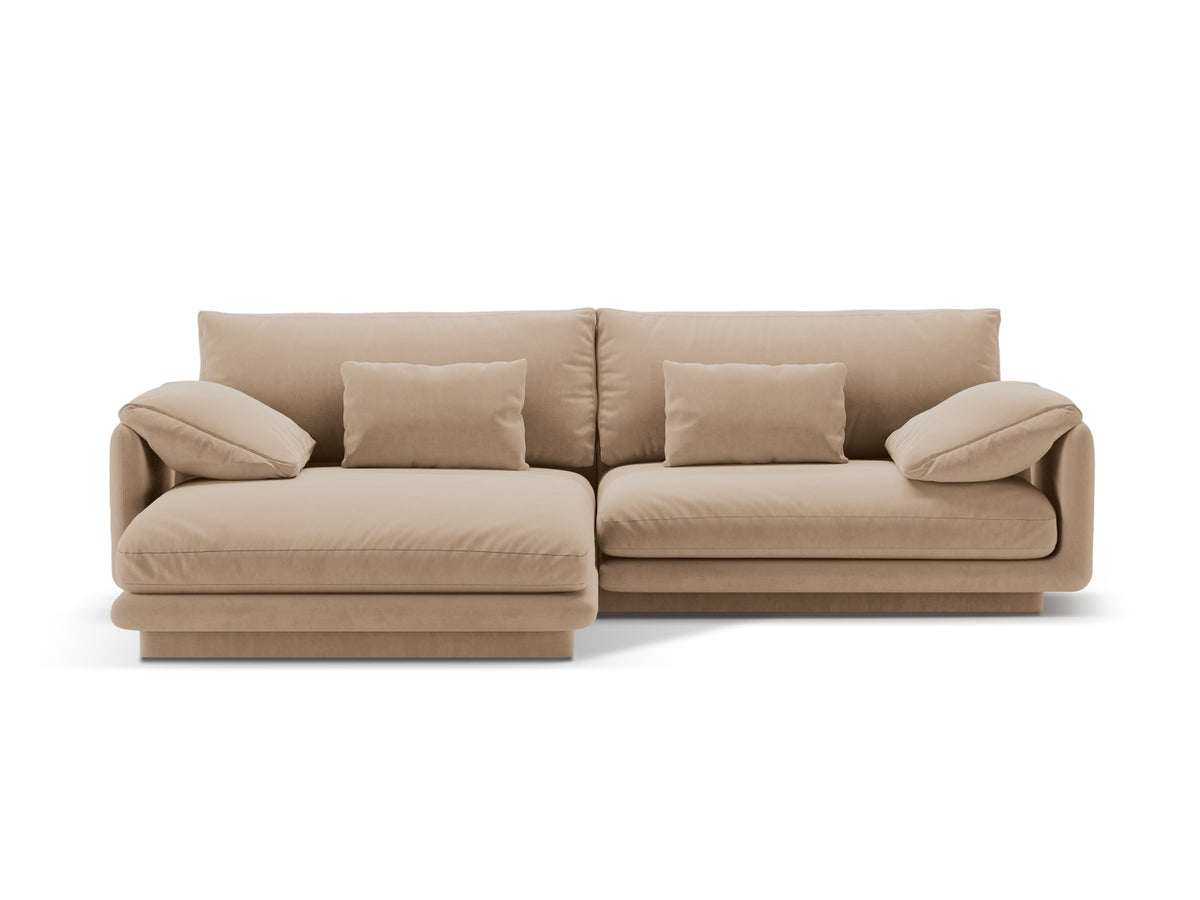Torino Velour links Ecksofa 4 Sitzer in Sand-Casino präsentiert im Onlineshop von KAQTU Design AG. L-Sofa links ist von Micadoni
