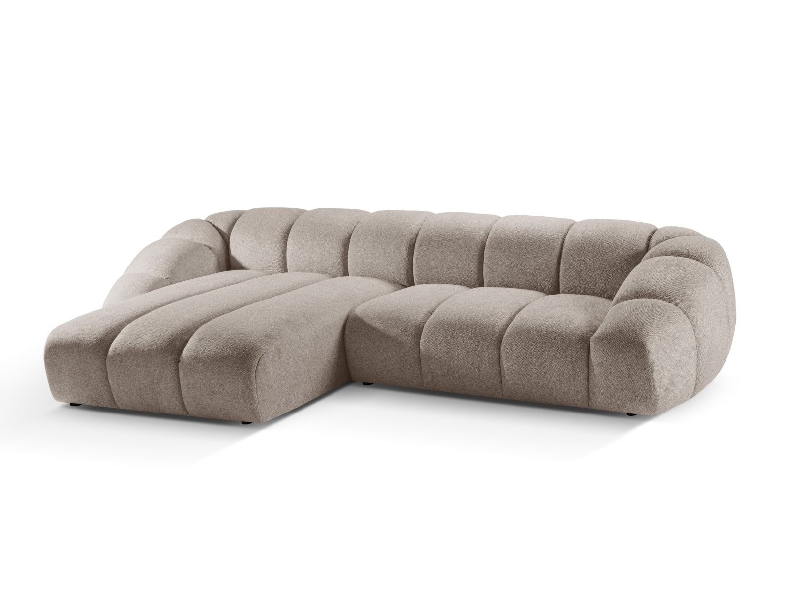 Stilvolles 4-Sitzer Ecksofa "Diana" in elegantem Dunkelbeige, perfekt für zeitgemäße Wohnkonzepte, erhältlich bei Micadoni.