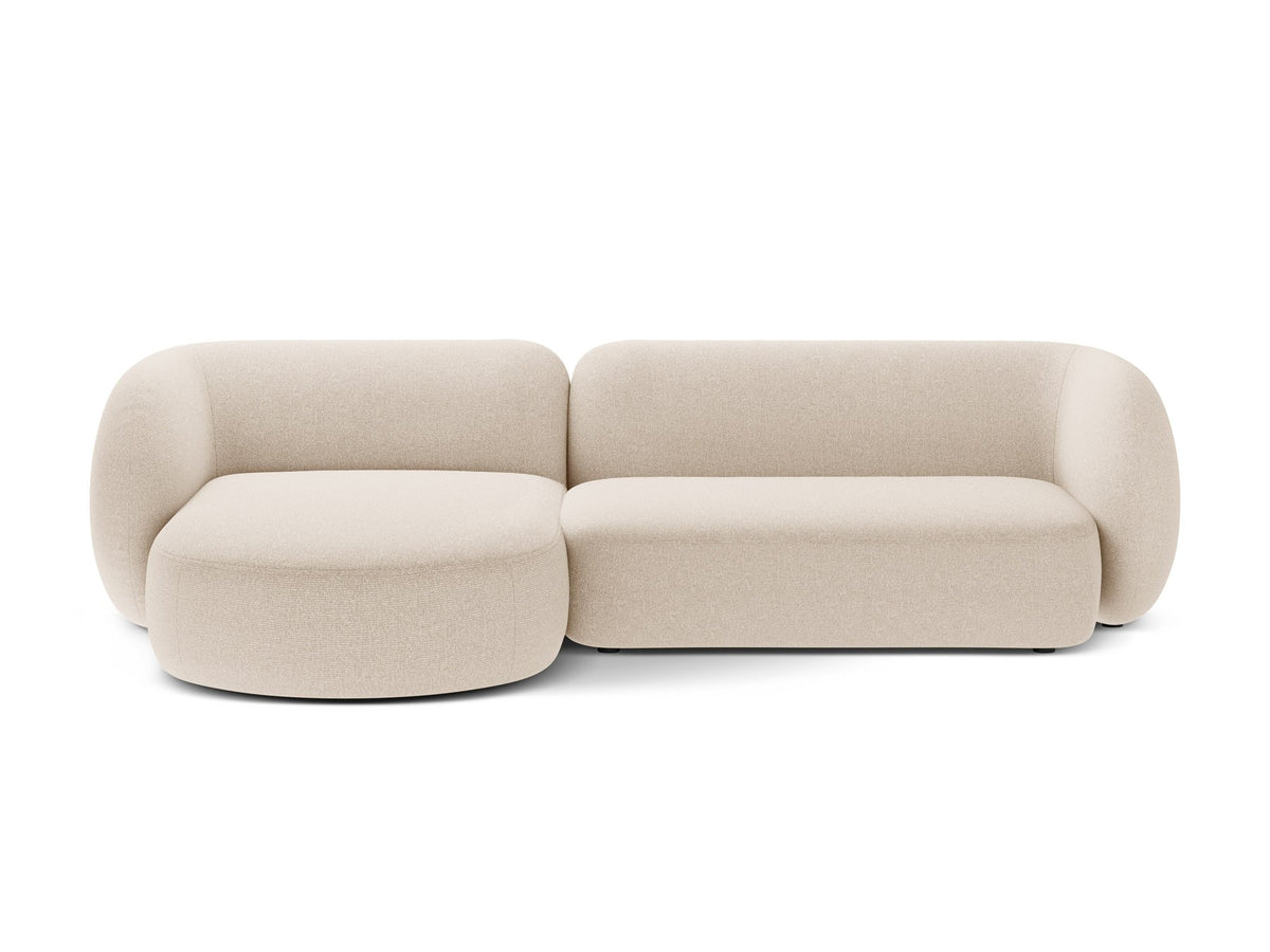 Produktfoto des weissen Kate Ecksofas links von Micadoni mit Bouclé-Stoffbezug, schwarzen Kunststoffbeinen und niedriger Rückenlehne.