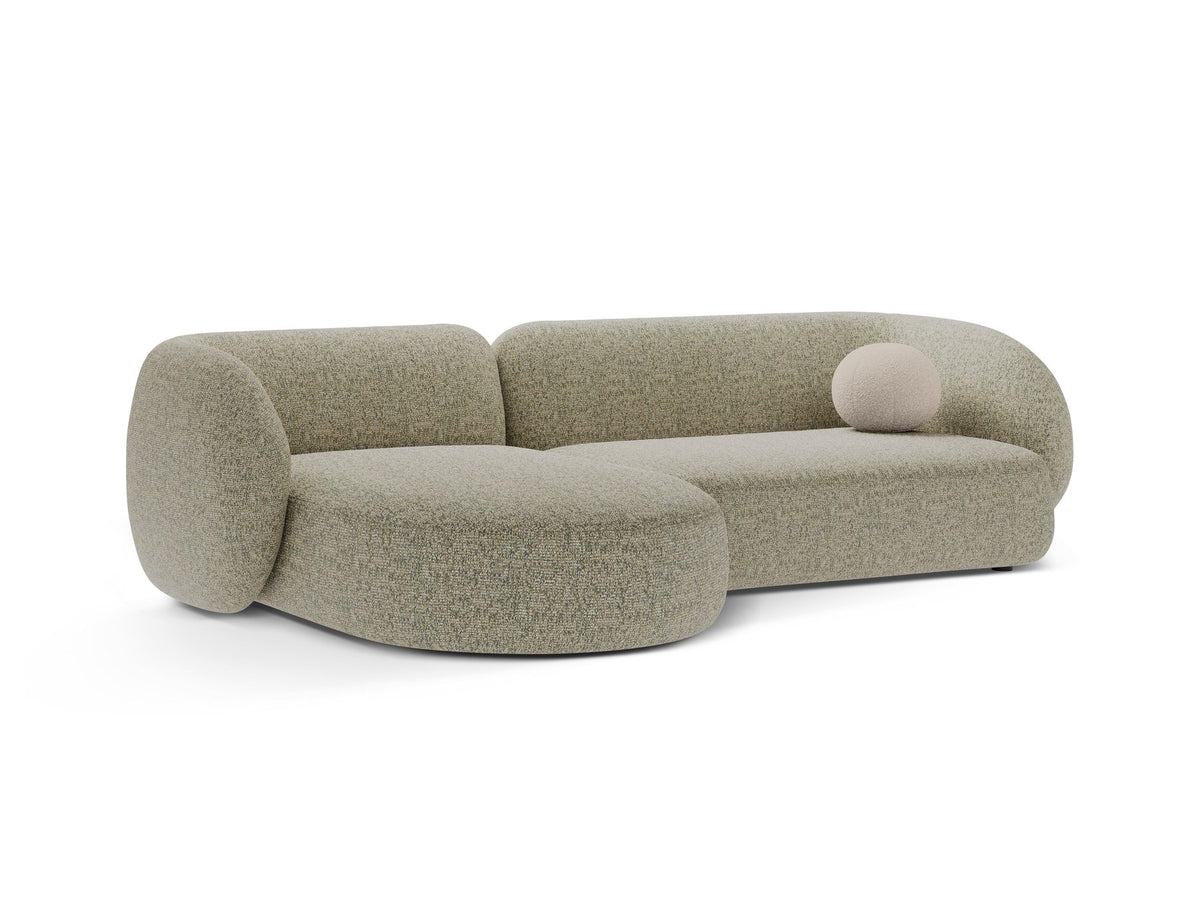 Produktfoto des weissen Kate Ecksofas links von Micadoni mit Bouclé-Stoffbezug, schwarzen Kunststoffbeinen und niedriger Rückenlehne.