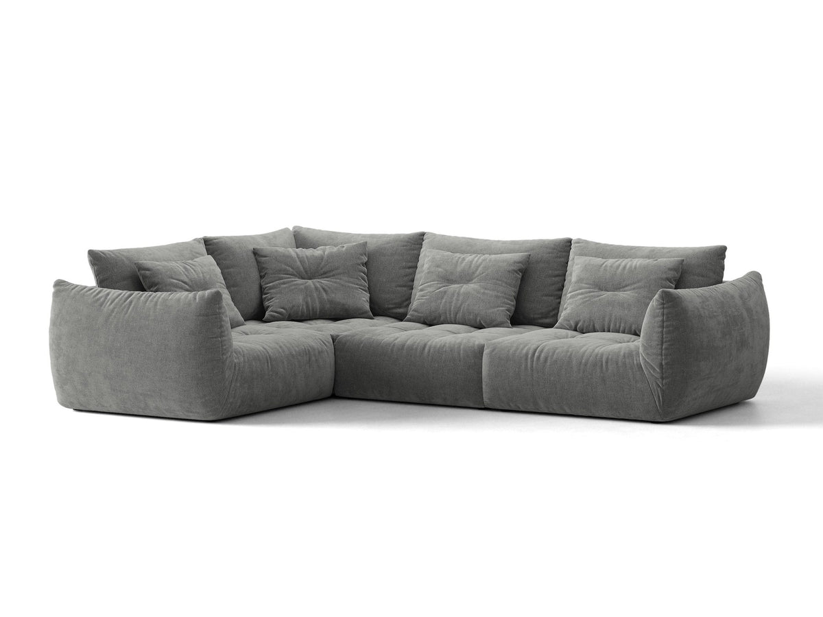 Modulares Ecksofa links Bloom von Micadoni in leichtem Beige, Veloursstoff Casino Pearl, schwarze Kunststoffbeine, tiefe Sitzfläche.