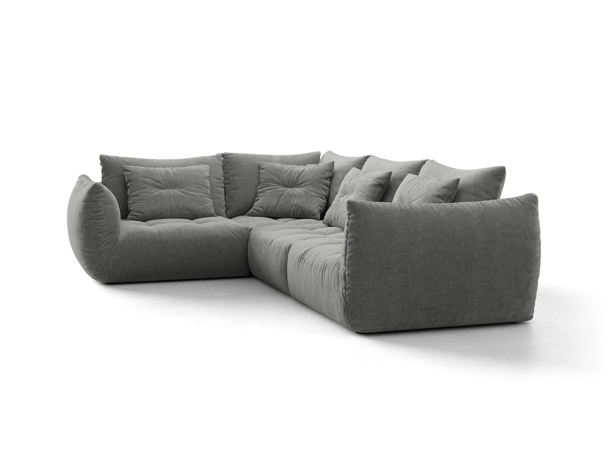 Modulares Ecksofa links Bloom von Micadoni in leichtem Beige, Veloursstoff Casino Pearl, schwarze Kunststoffbeine, tiefe Sitzfläche.