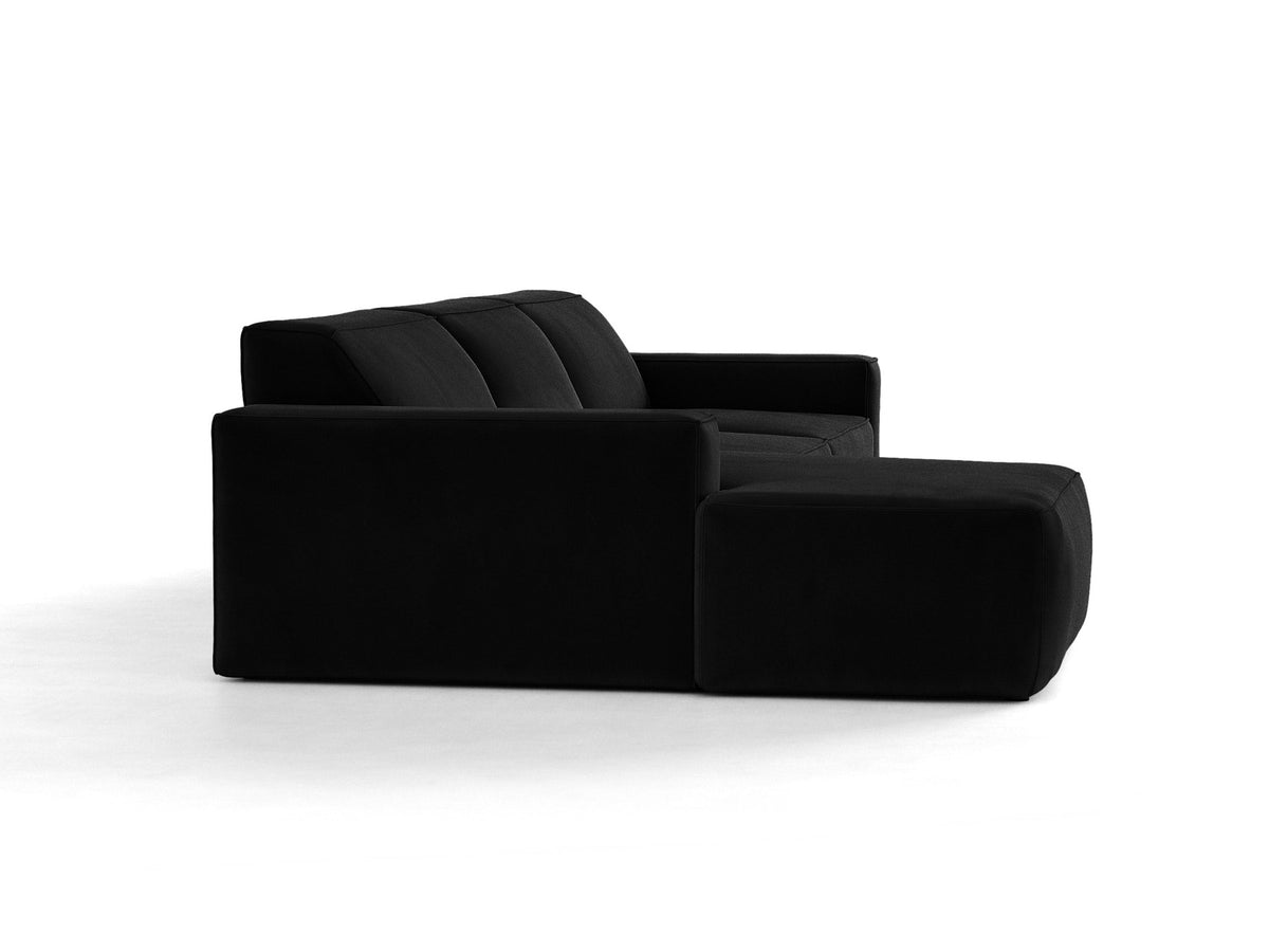Modulares Ecksofa links von Micadoni in leichtem Beige mit Venus-Samtstoff-Bezug, schwarzen Kunststoffbeinen und niedriger Rückenlehne.