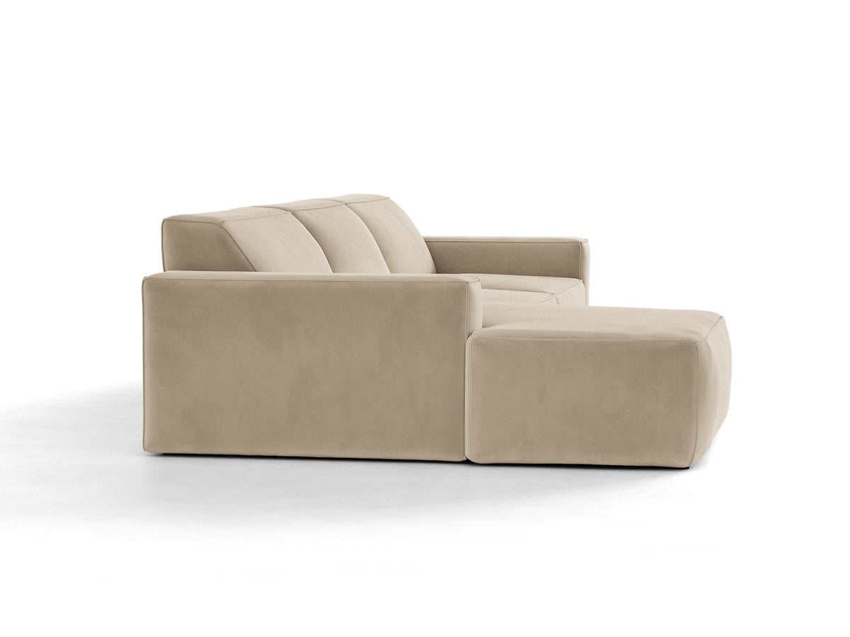 Modulares Ecksofa links von Micadoni in leichtem Beige mit Venus-Samtstoff-Bezug, schwarzen Kunststoffbeinen und niedriger Rückenlehne.