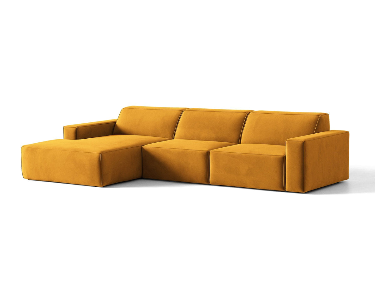 Modulares Ecksofa links von Micadoni in leichtem Beige mit Venus-Samtstoff-Bezug, schwarzen Kunststoffbeinen und niedriger Rückenlehne.