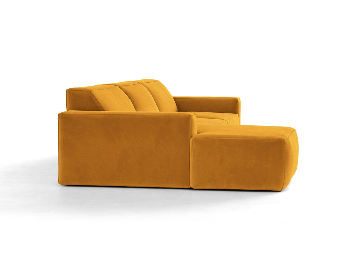 Modulares Ecksofa links von Micadoni in leichtem Beige mit Venus-Samtstoff-Bezug, schwarzen Kunststoffbeinen und niedriger Rückenlehne.