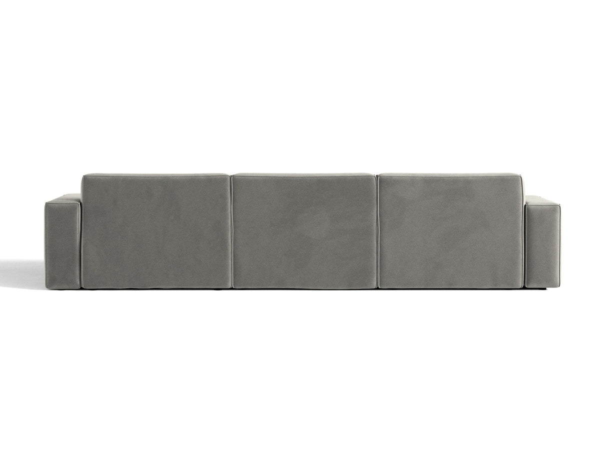 Modulares Ecksofa links von Micadoni in leichtem Beige mit Venus-Samtstoff-Bezug, schwarzen Kunststoffbeinen und niedriger Rückenlehne.