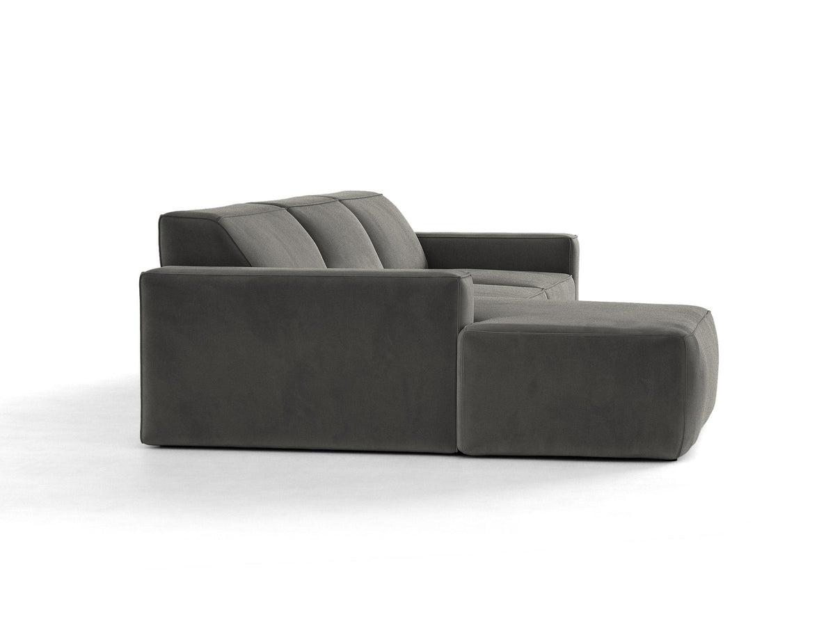 Modulares Ecksofa links von Micadoni in leichtem Beige mit Venus-Samtstoff-Bezug, schwarzen Kunststoffbeinen und niedriger Rückenlehne.