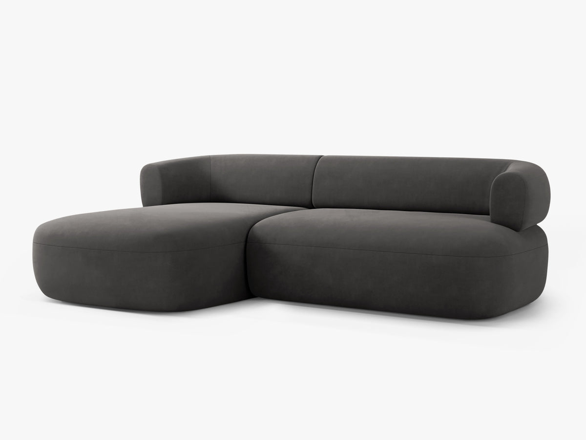 Jenny Velour Ecksofa links 5 Sitzer in Dark Grey-Salvador präsentiert im Onlineshop von KAQTU Design AG. L-Sofa links ist von Micadoni