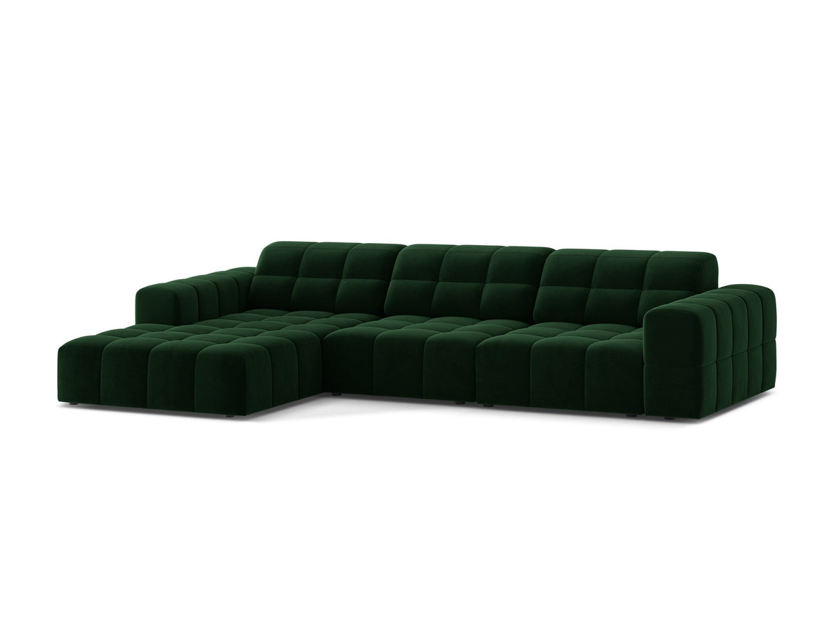 Linksseitiges L-Sofa Jennifer von Micadoni in leichtem Beige, Bluvel-Stoff, mit schwarzen Kunststoffbeinen und niedriger Rückenlehne.