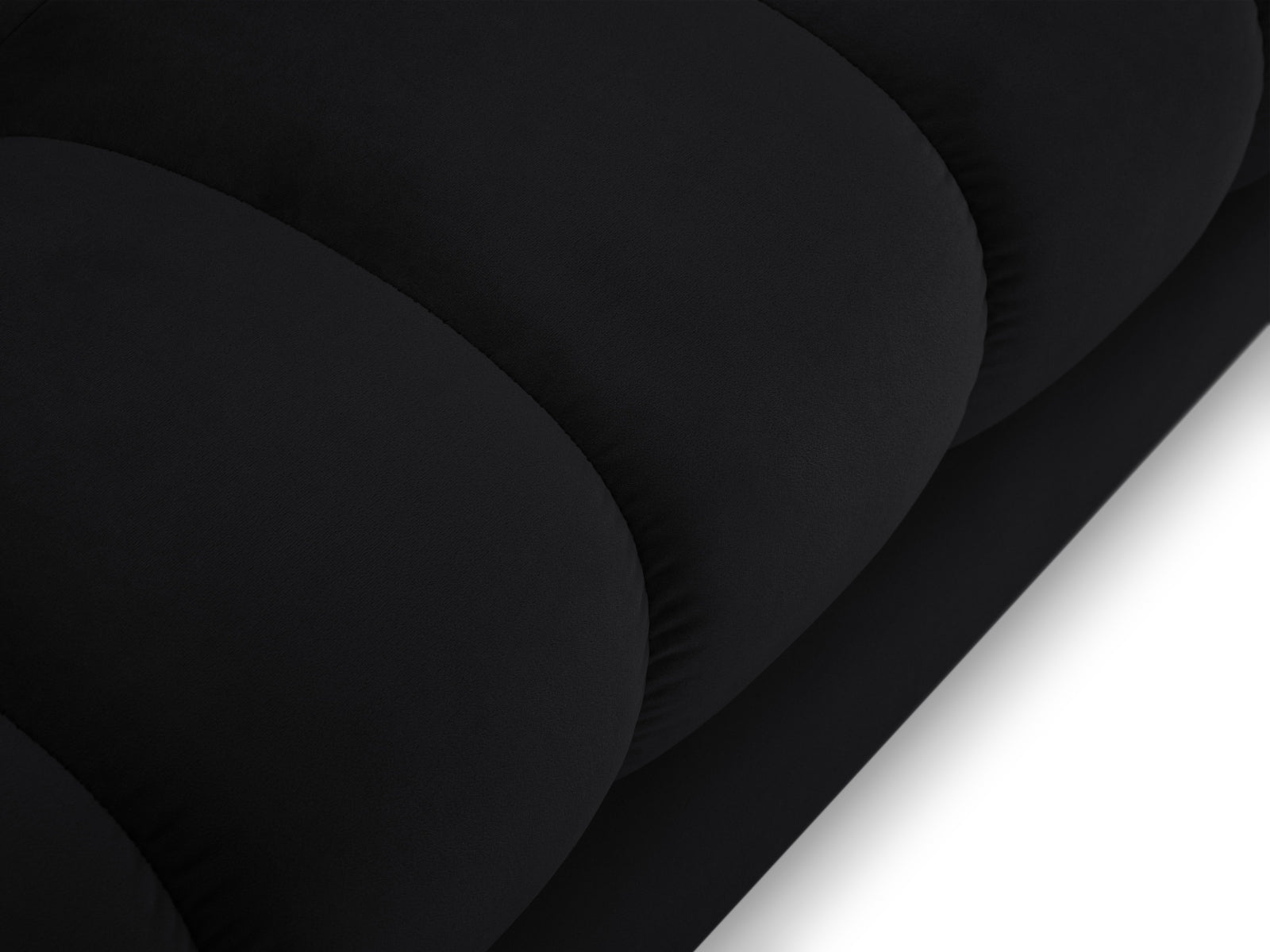 Stilvolles Mamaia Velour Ecksofa links, 5 Sitzer in edlem Schwarz, perfekt für zeitgemäße Wohnkonzepte und geschmackvolle Inneneinrichtung.