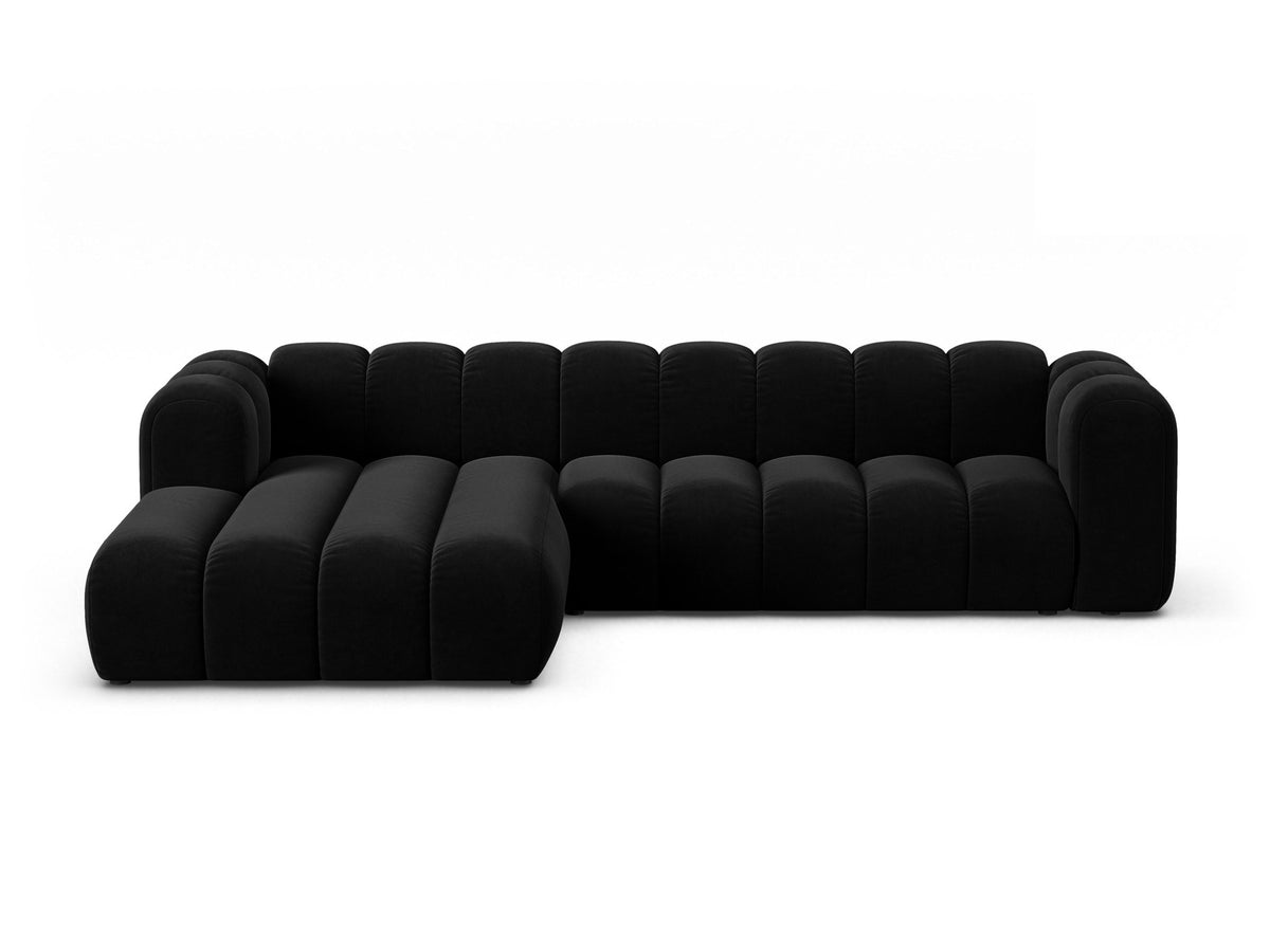 Lupines Ecksofa links von Micadoni in Beige mit Venus-Samtstoff, schwarzen Kunststoffbeinen und L-förmigem Design, Masse 290x177x70cm.