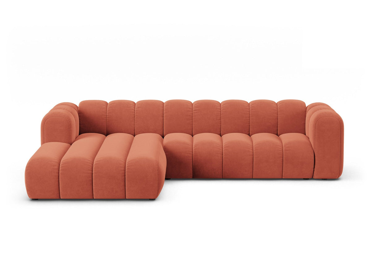 Lupines Ecksofa links von Micadoni in Beige mit Venus-Samtstoff, schwarzen Kunststoffbeinen und L-förmigem Design, Masse 290x177x70cm.