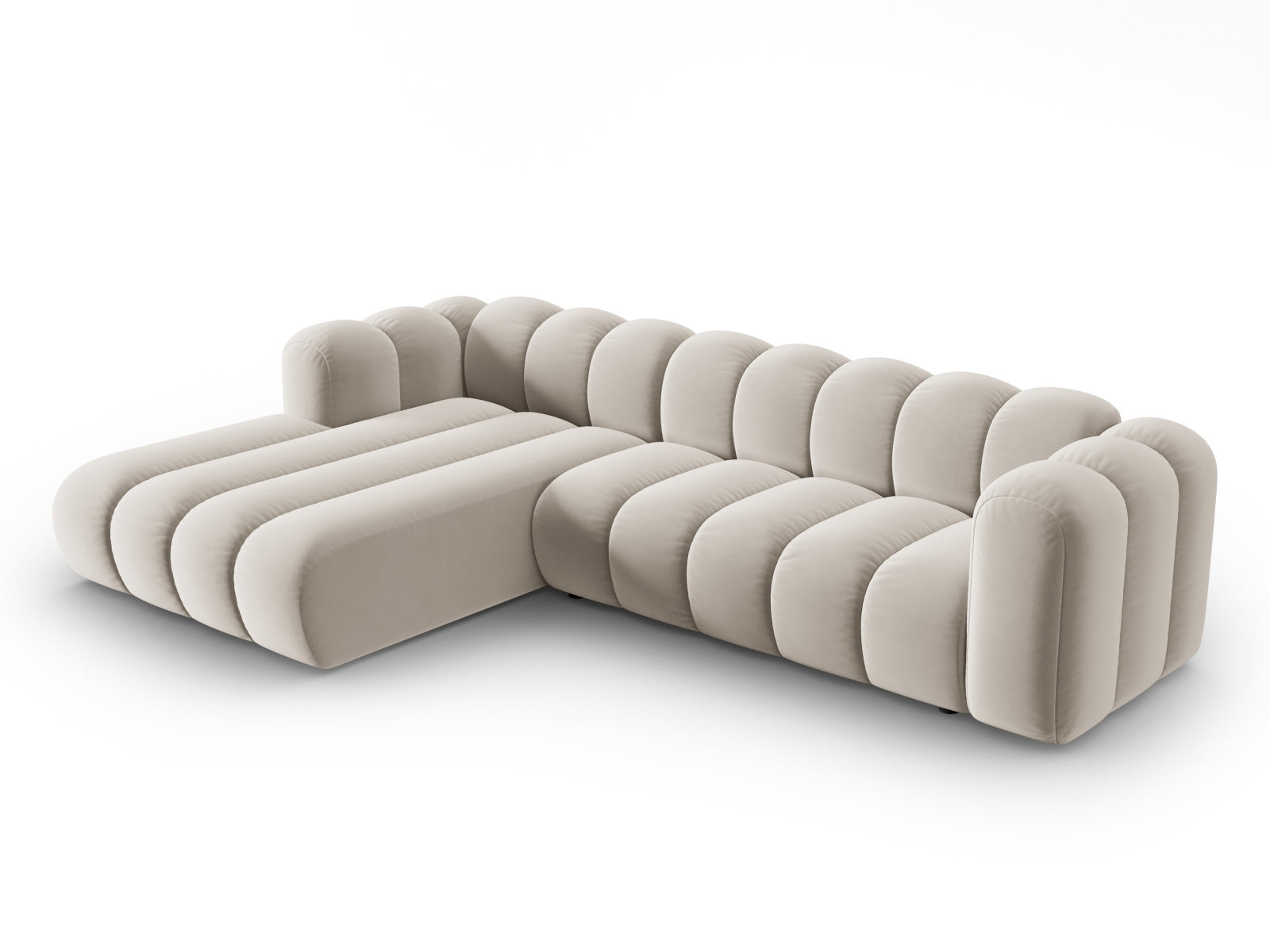 Beige Velour Ecksofa von Micadoni, modulares 4-Sitzer Design, linksseitig, stilvoll und komfortabel, ideal für moderne Wohnräume.