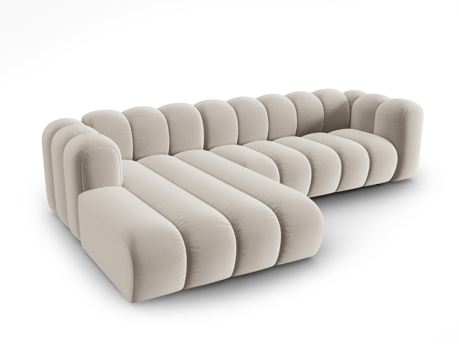 Erleben Sie das Lupine Velour Ecksofa links 4 Sitzer von Micadoni – ein modulares, elegantes Sofa, das Komfort und Stil in Ihr Wohnzimmer bringt.