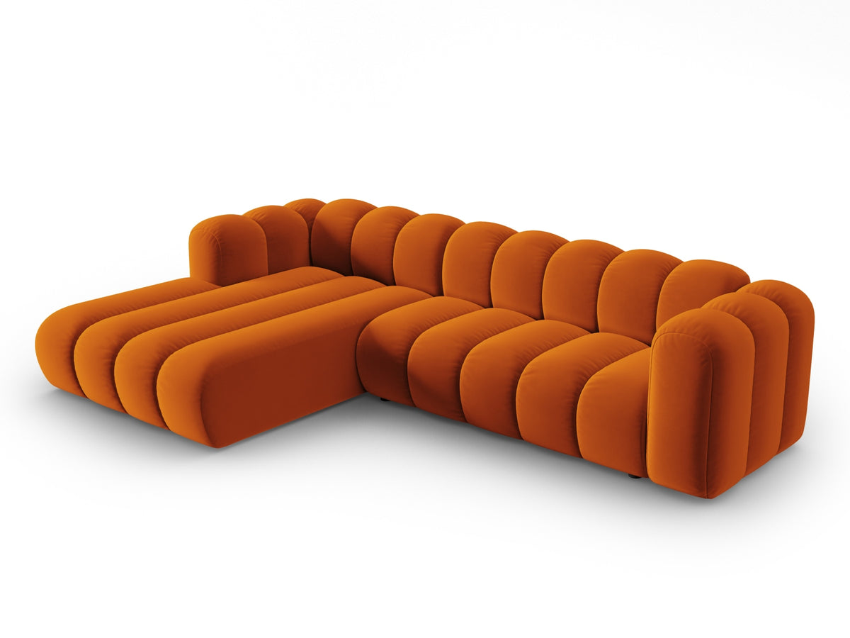 Lupine Velour modulares Ecksofa links 4 Sitzer in Terracotta-Salvador präsentiert im Onlineshop von KAQTU Design AG. L-Sofa links ist von Micadoni