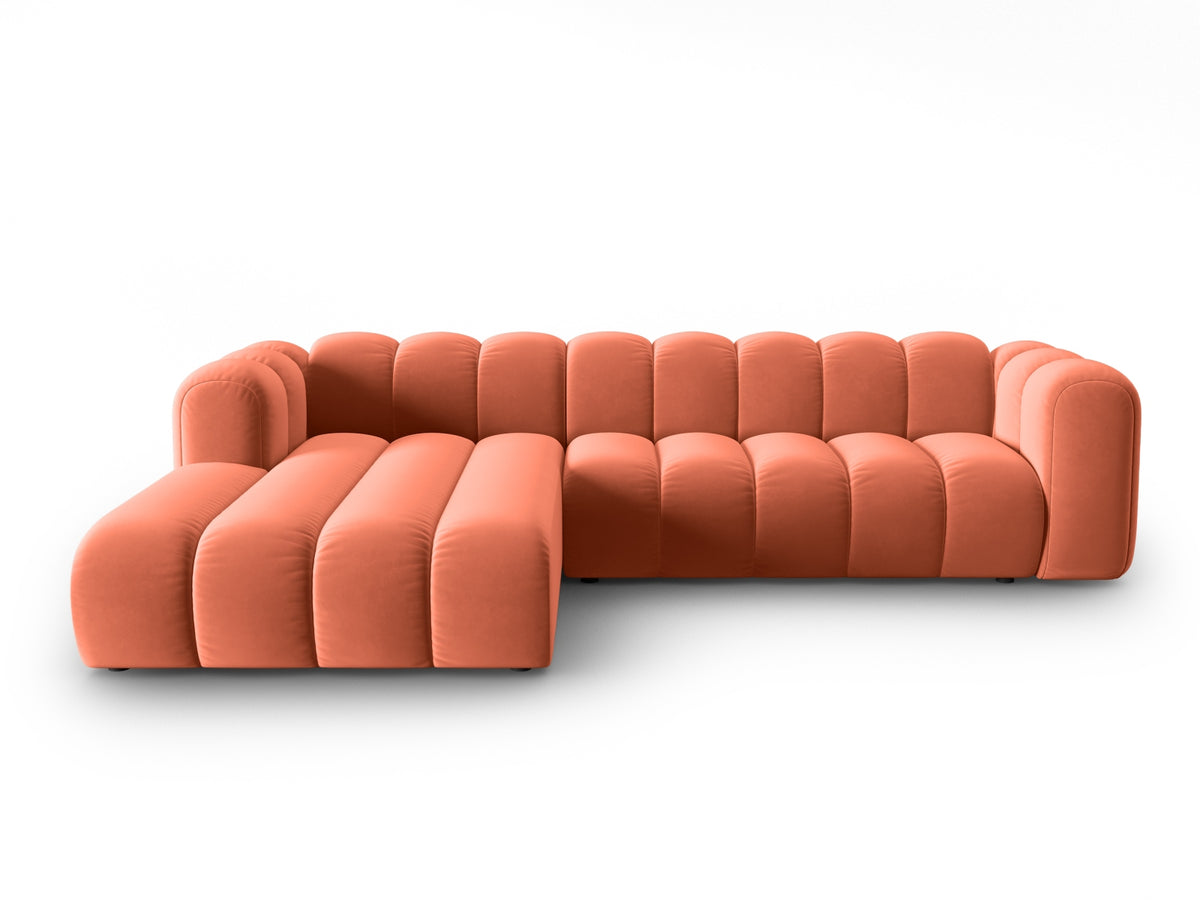 Lupine Velour modulares Ecksofa links 4 Sitzer in Coral-Salvador präsentiert im Onlineshop von KAQTU Design AG. L-Sofa links ist von Micadoni