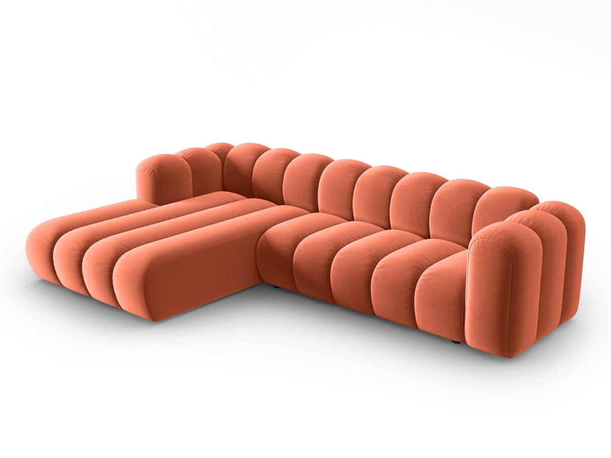Lupine Velour modulares Ecksofa links 4 Sitzer in Coral-Salvador präsentiert im Onlineshop von KAQTU Design AG. L-Sofa links ist von Micadoni