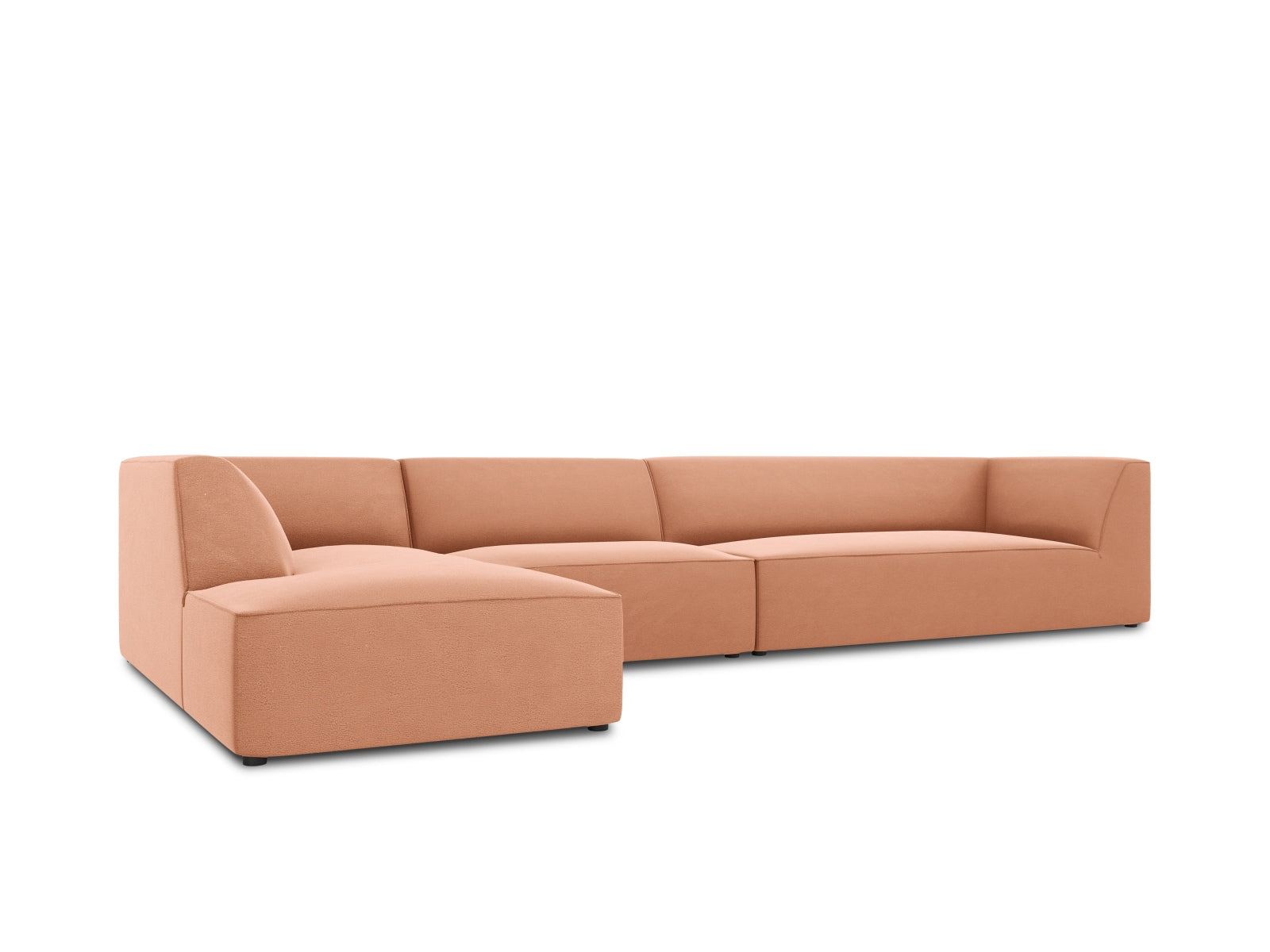 Modulares 5-Sitzer Ecksofa in edlem Ruby Velour, linksseitig, perfekt für moderne Wohnräume und gemütliche Zusammenkünfte.