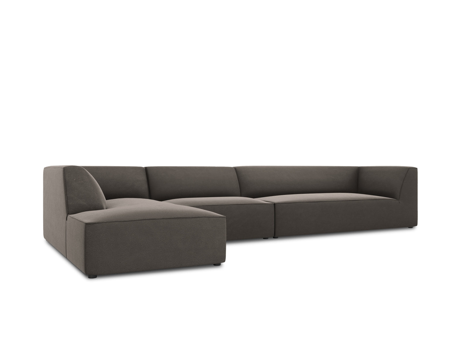 Modulares 5-Sitzer Ecksofa in edlem Ruby Velour, linksseitig, perfekt für moderne Wohnkonzepte und gemütliche Abende.