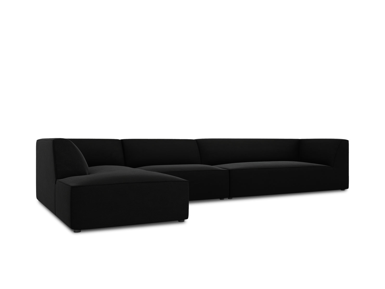 Stylisches, linksseitiges 5-Sitzer Ecksofa aus hochwertigem Ruby Velour, perfekt für zeitgemäße Wohnkonzepte, designed von Micadoni.