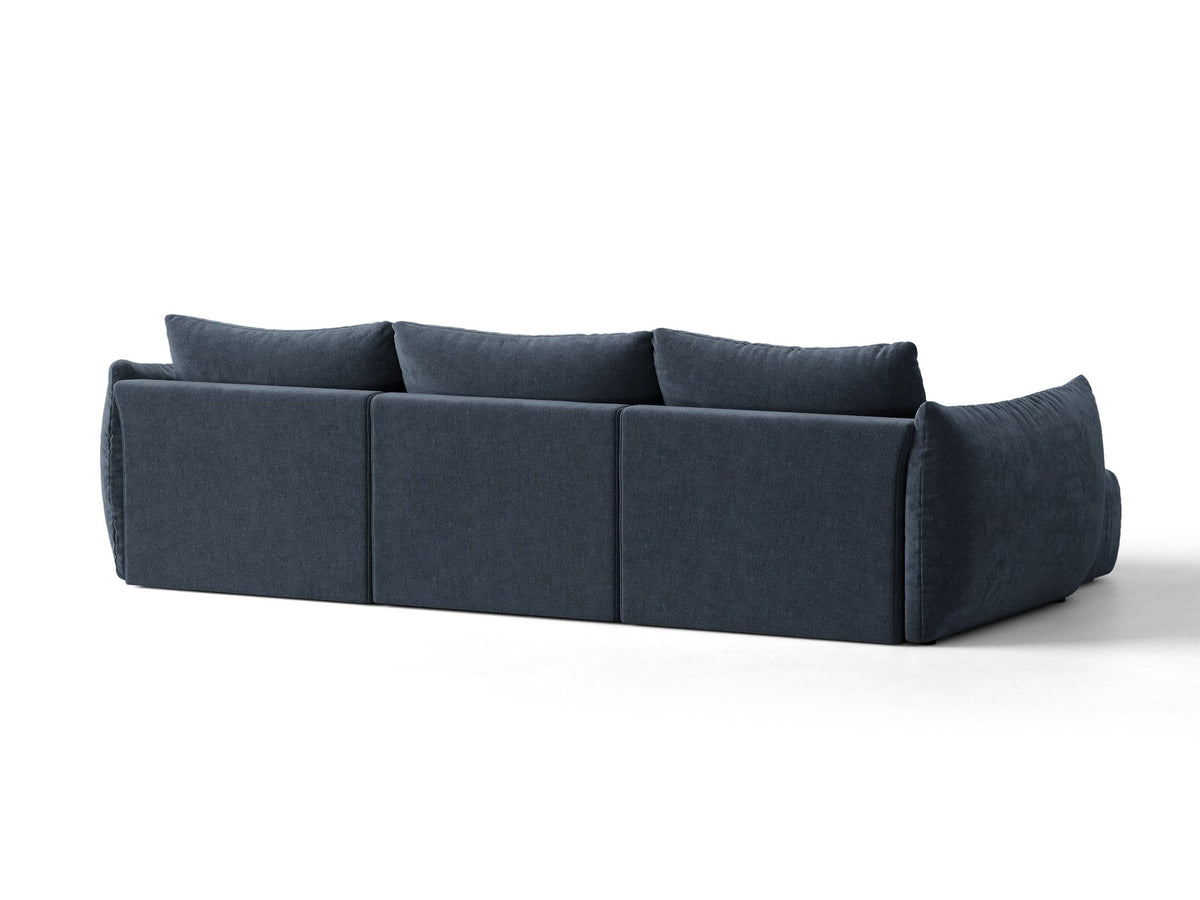 Beiges L-Sofa links von Micadoni mit weichem Veloursstoff Casino, schwarzen Kunststoffbeinen und breiter, tiefer Sitzfläche.