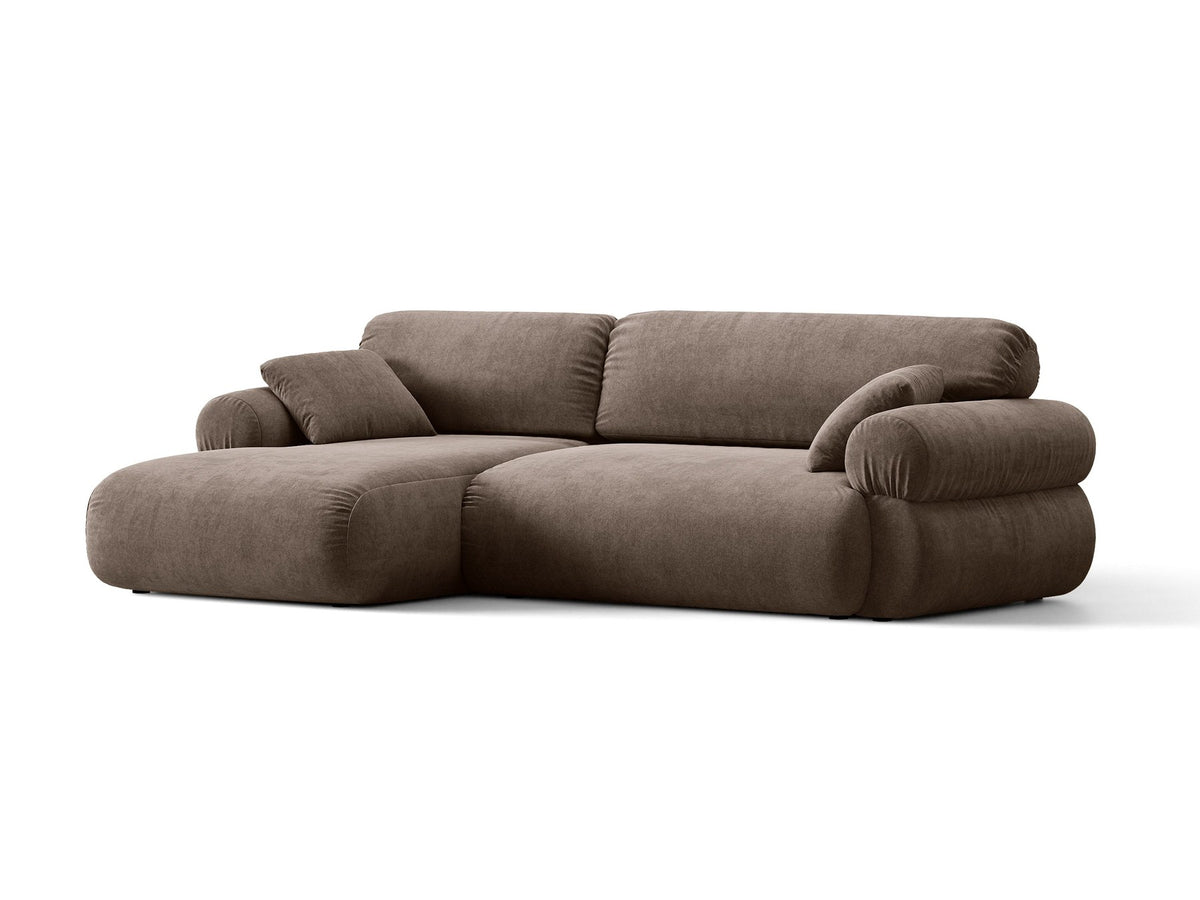 Beiges L-Sofa Ophelia von Micadoni mit Liberty-Stoffbezug, schwarzen Kunststoffbeinen und tiefer Sitzfläche, Ausrichtung links, in modernem Wohnraum.