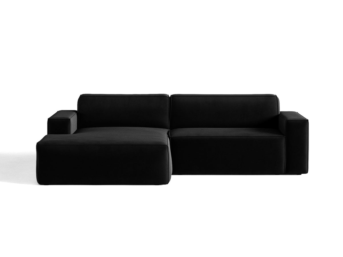Modulares Ecksofa links Jodie von Micadoni in leichtem Beige mit Venus Samtstoffbezug und schwarzen Polypropylen-Beinen, 6-Sitzer Ausführung.