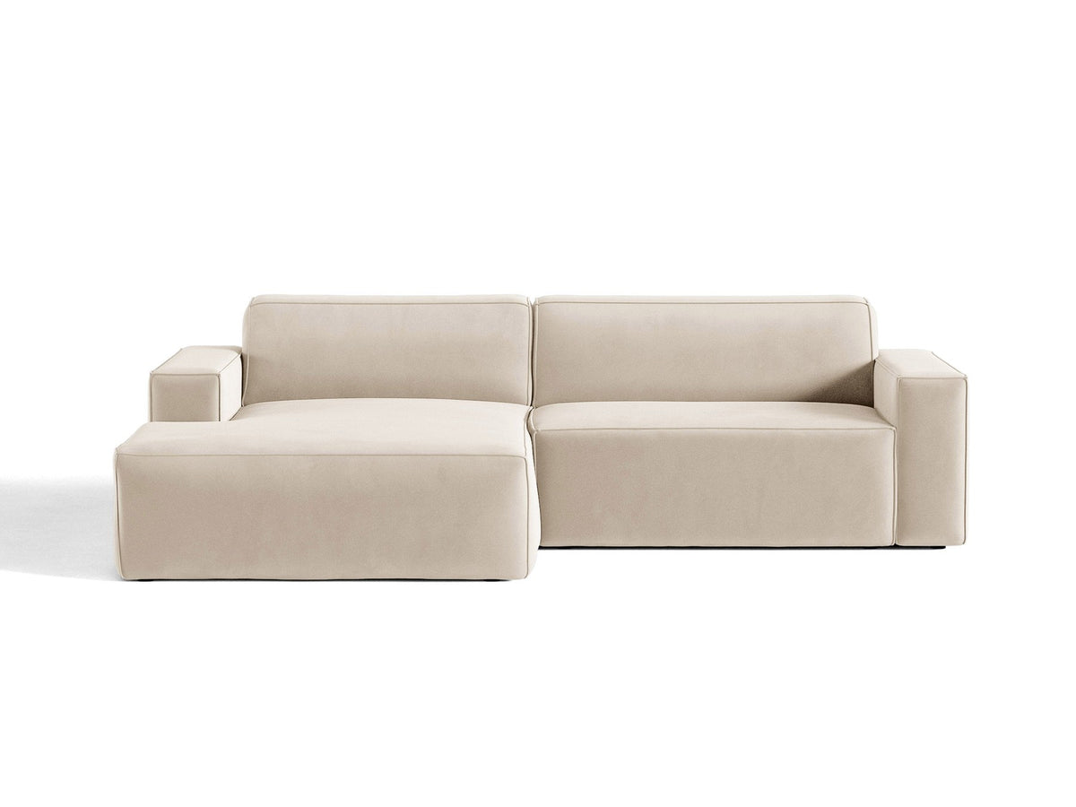 Modulares Ecksofa links Jodie von Micadoni in leichtem Beige mit Venus Samtstoffbezug und schwarzen Polypropylen-Beinen, 6-Sitzer Ausführung.