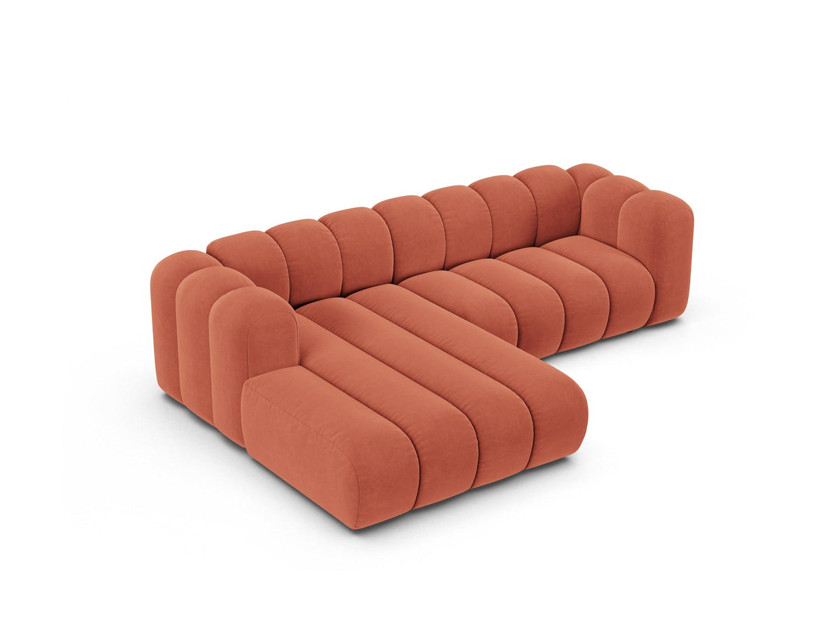 Modulares Ecksofa links Lupine von Micadoni in leichtem Beige, bezogen mit Venus-Samtstoff, schwarze Kunststoffbeine, Masse 260x177x70 cm.