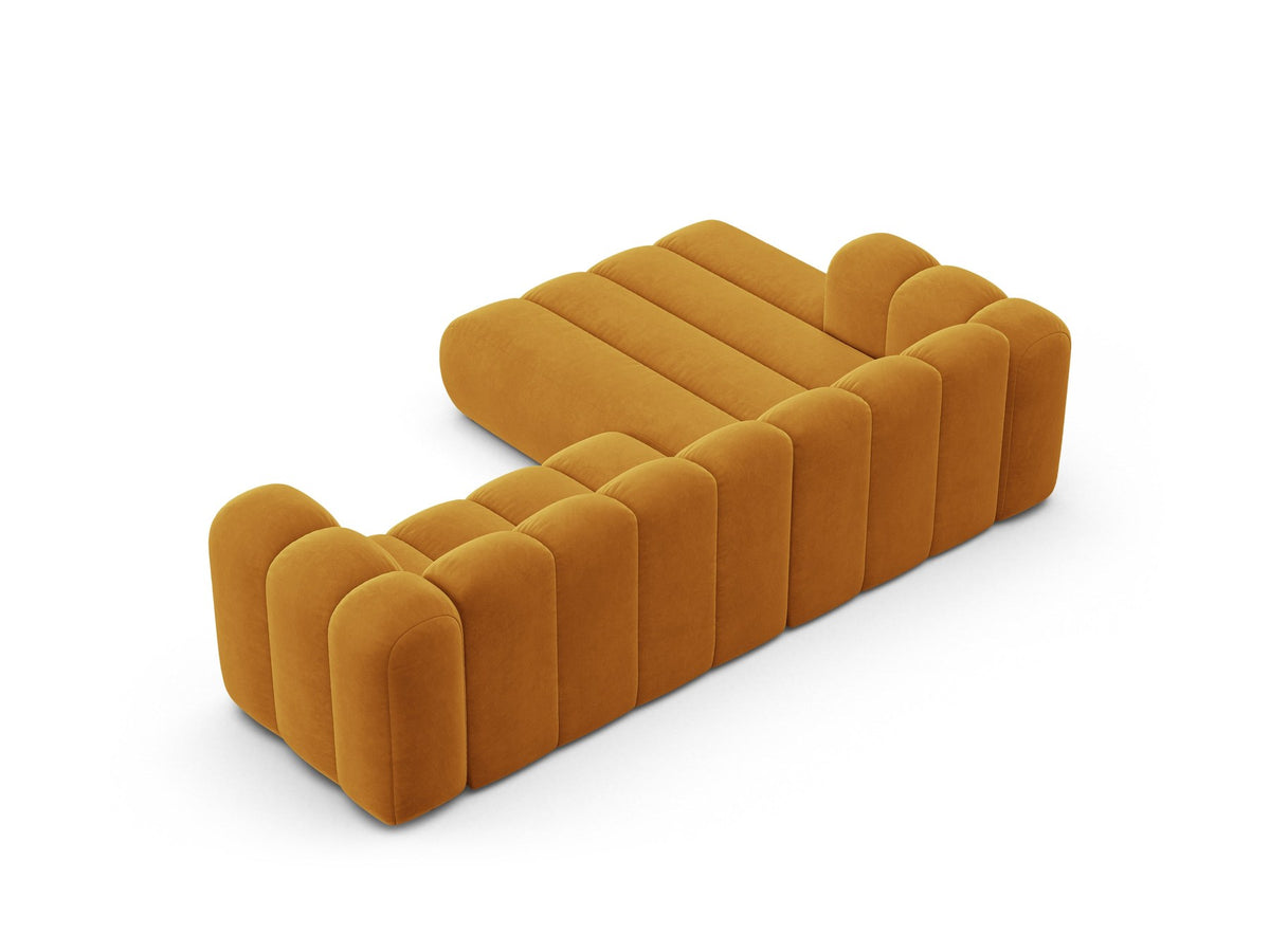 Modulares Ecksofa links Lupine von Micadoni in leichtem Beige, bezogen mit Venus-Samtstoff, schwarze Kunststoffbeine, Masse 260x177x70 cm.