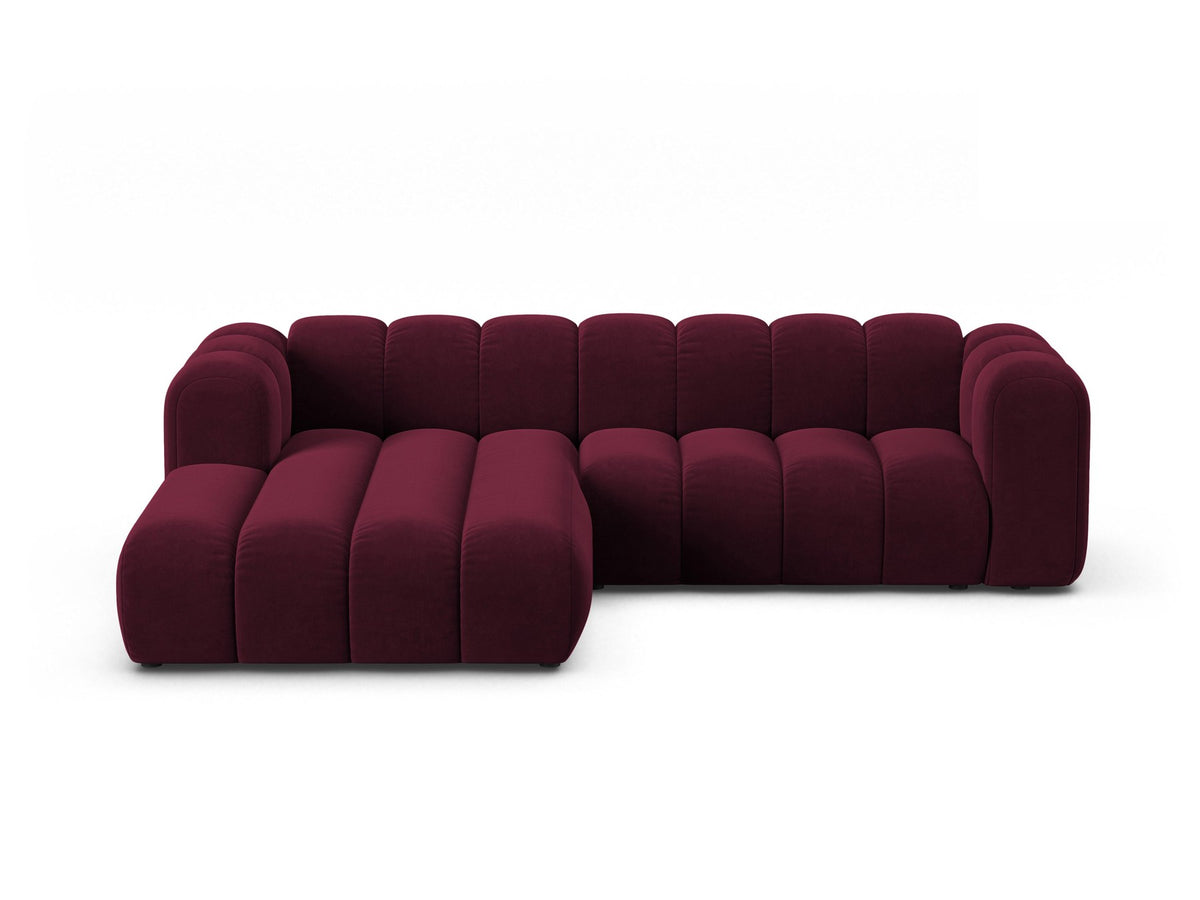 Modulares Ecksofa links Lupine von Micadoni in leichtem Beige, bezogen mit Venus-Samtstoff, schwarze Kunststoffbeine, Masse 260x177x70 cm.