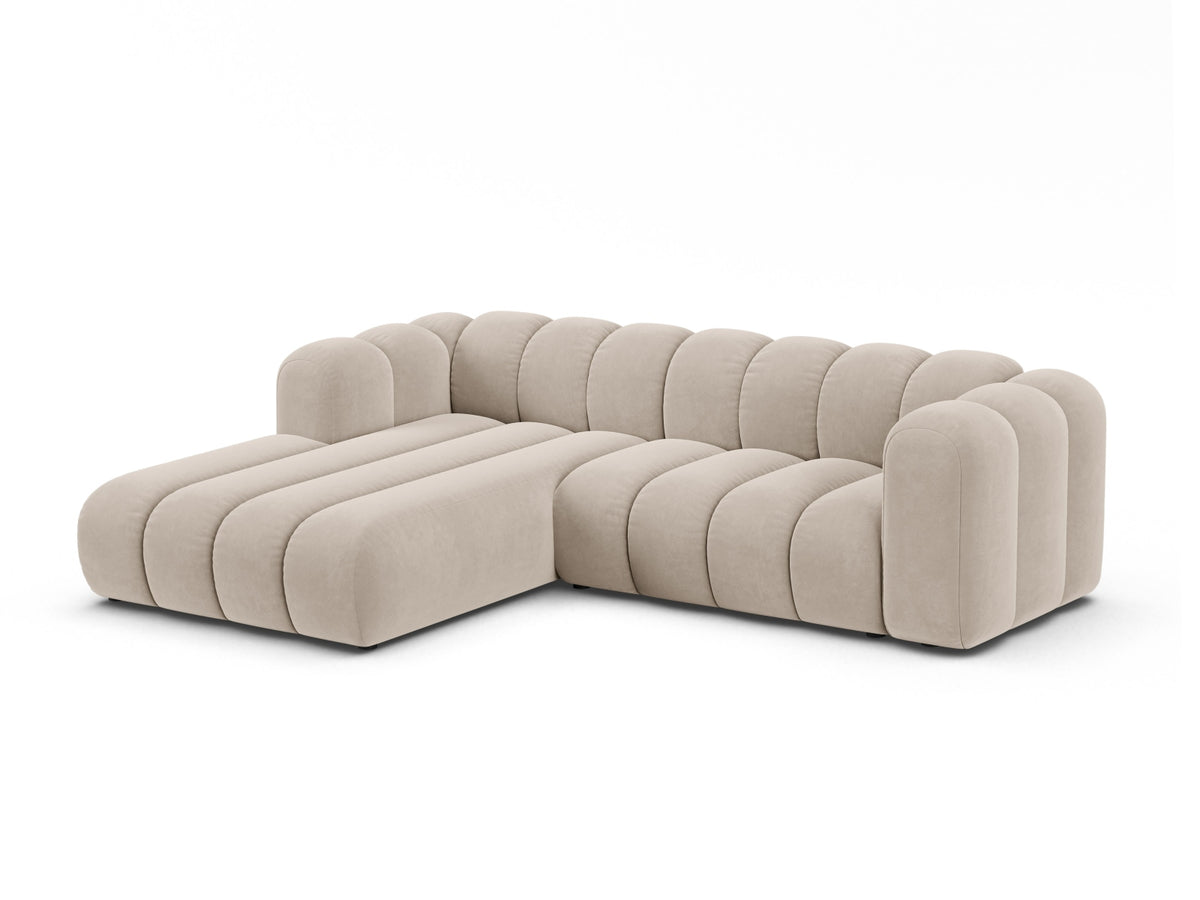 Lupine Velour Modular Ecksofa links 4 Sitzer in Beige-Salvador präsentiert im Onlineshop von KAQTU Design AG. L-Sofa links ist von Micadoni
