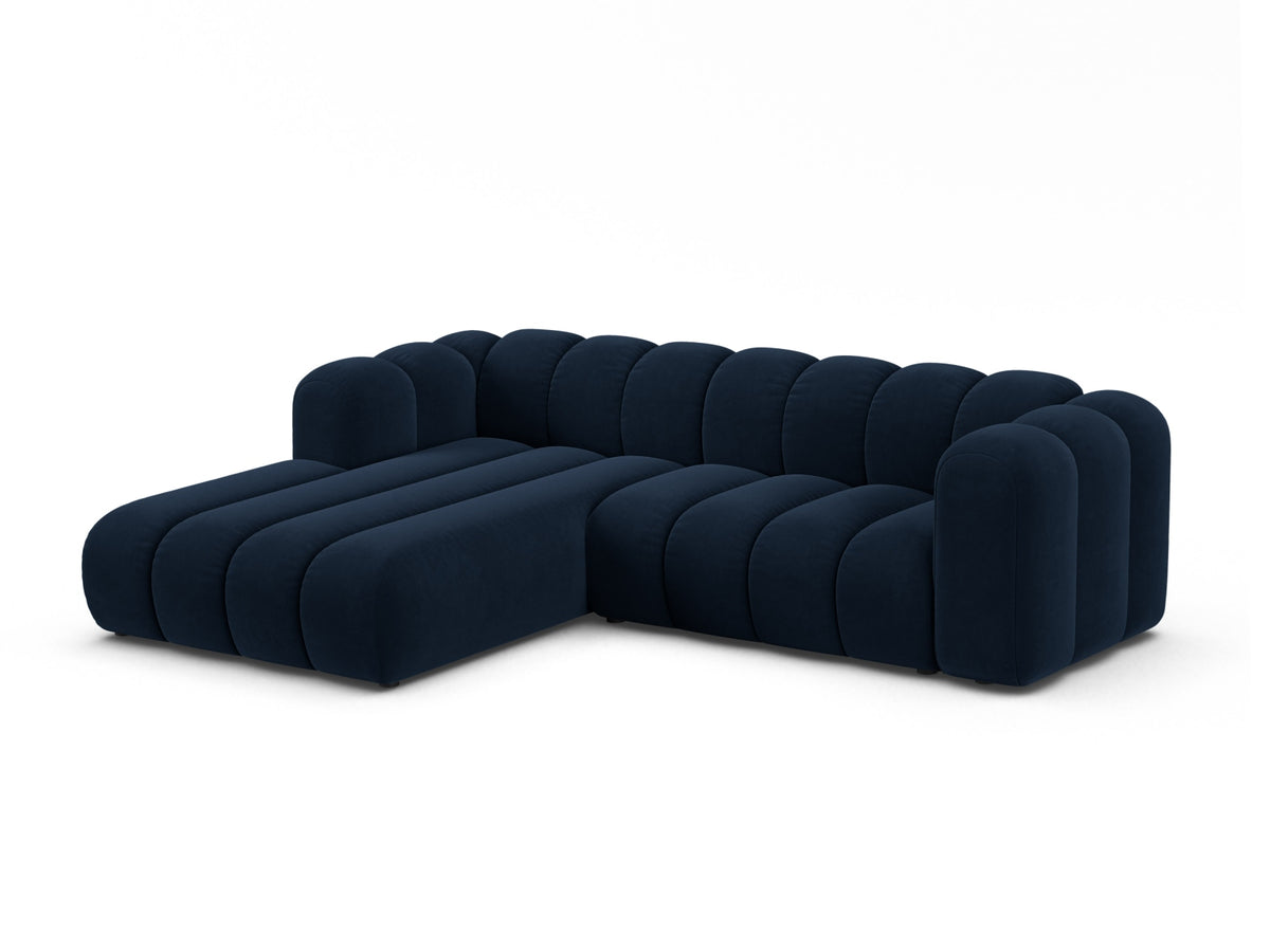 Lupine Velour Modular Ecksofa links 4 Sitzer in Royal Blue-Salvador präsentiert im Onlineshop von KAQTU Design AG. L-Sofa links ist von Micadoni