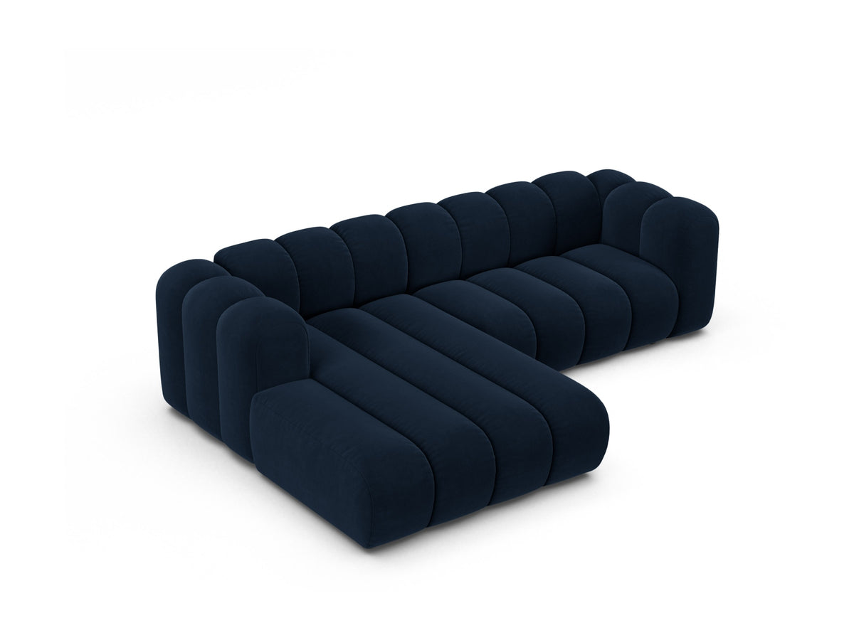 Lupine Velour Modular Ecksofa links 4 Sitzer in Royal Blue-Salvador präsentiert im Onlineshop von KAQTU Design AG. L-Sofa links ist von Micadoni